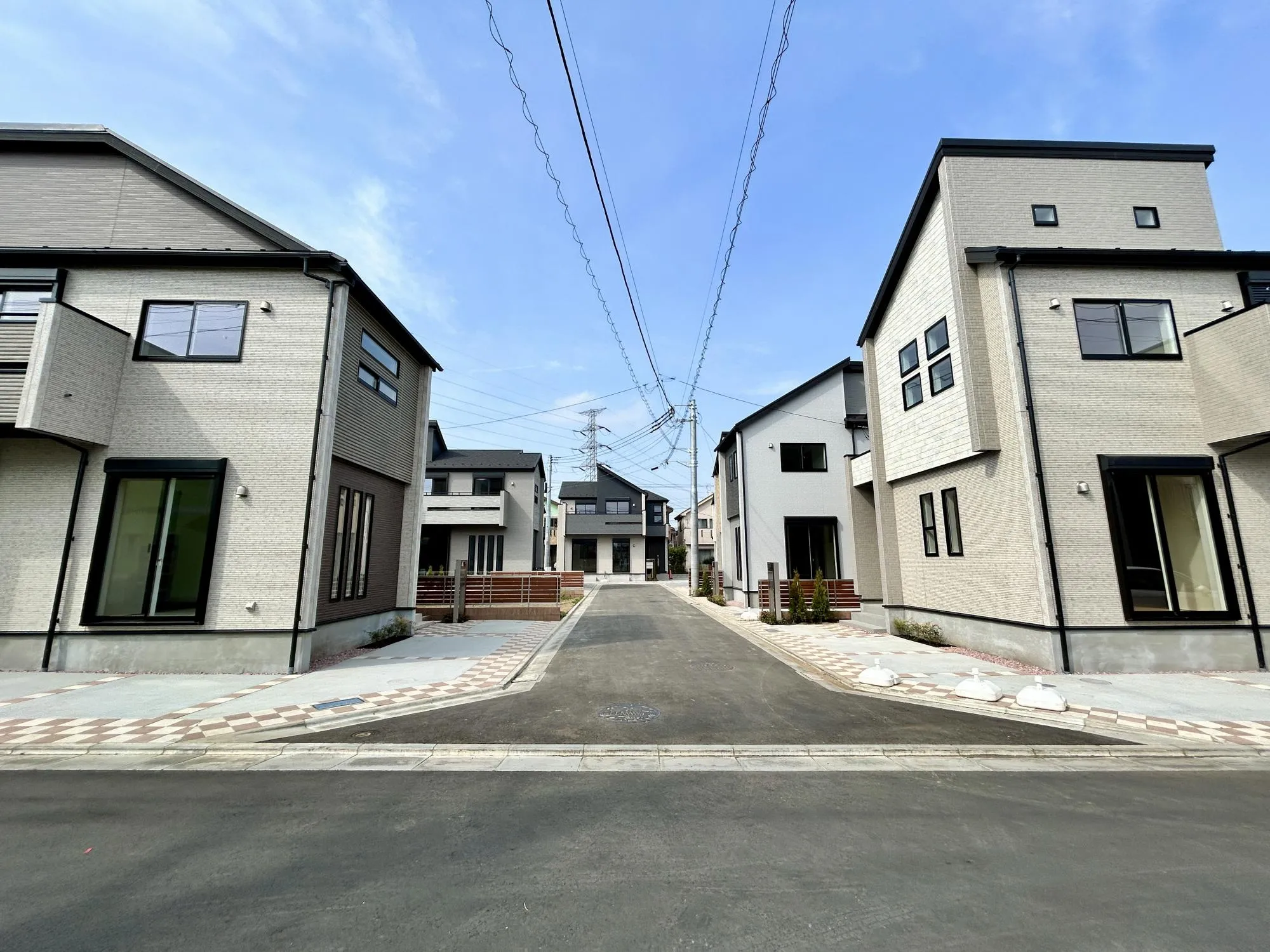 【前面道路含む現地写真】