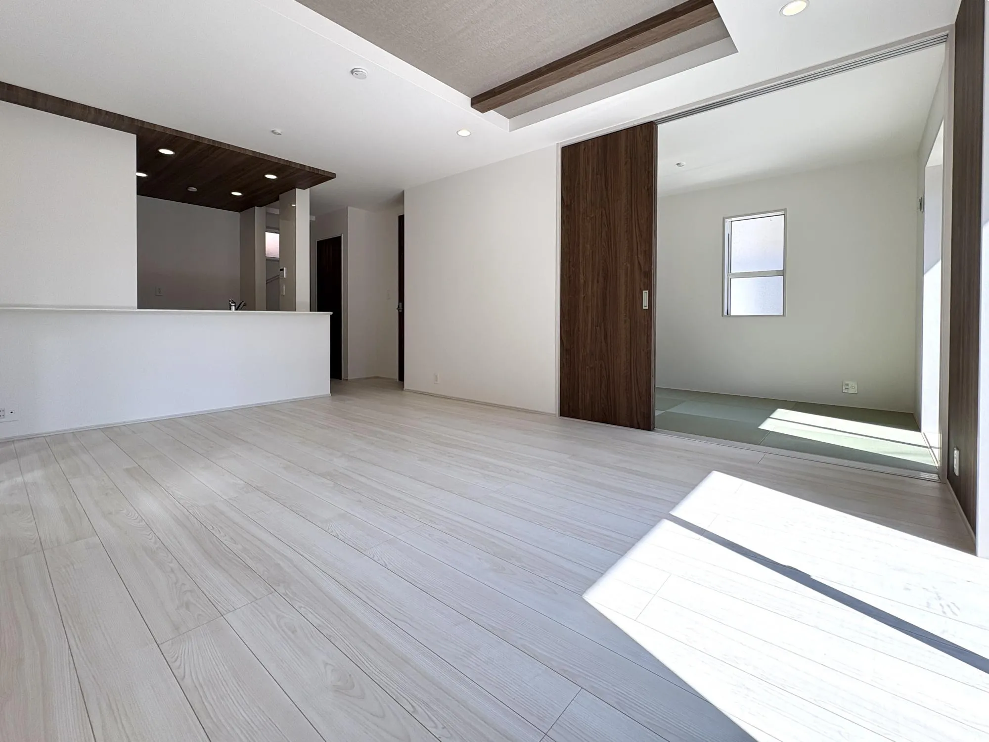 【5号棟/LDK(16.0帖)】