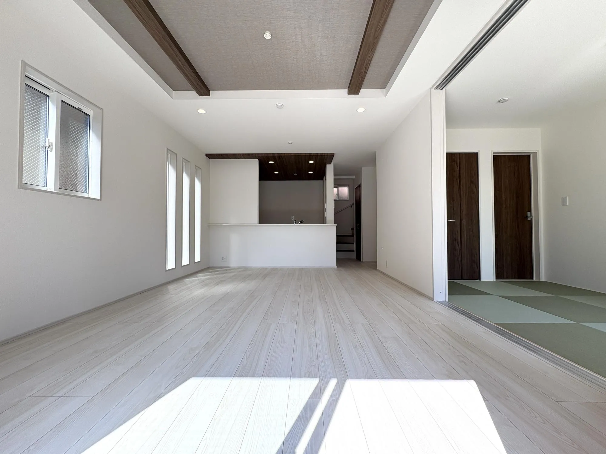 【5号棟/LDK(16.0帖)】