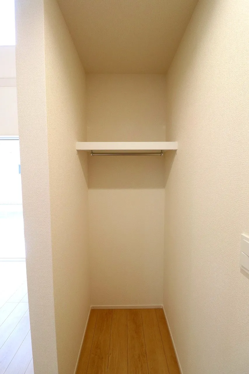 【2号棟LDKクローク】