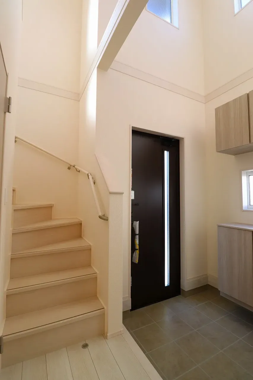 【4号棟玄関吹き抜け】