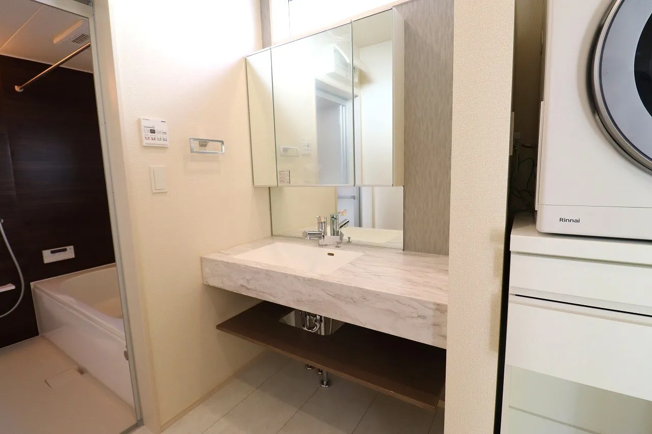 【6号棟洗面所】