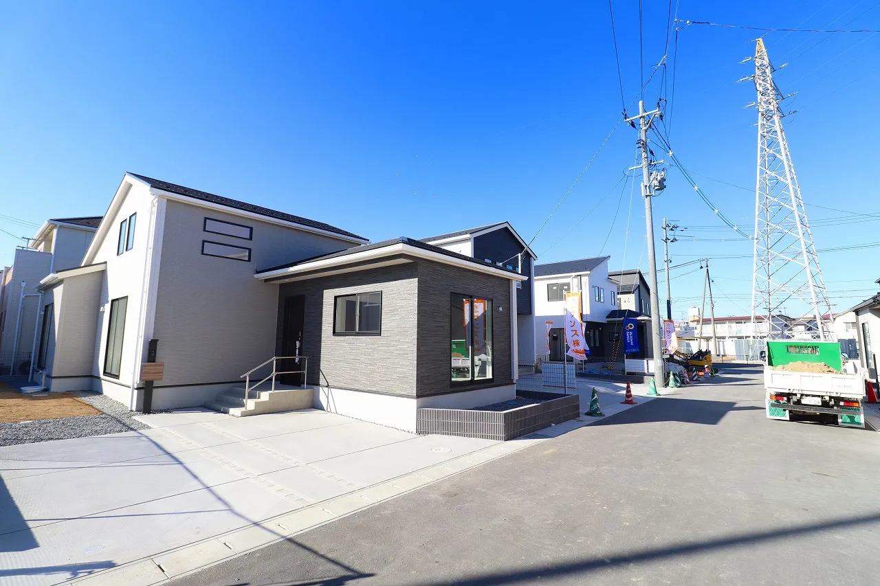 【西側棟外観写真】