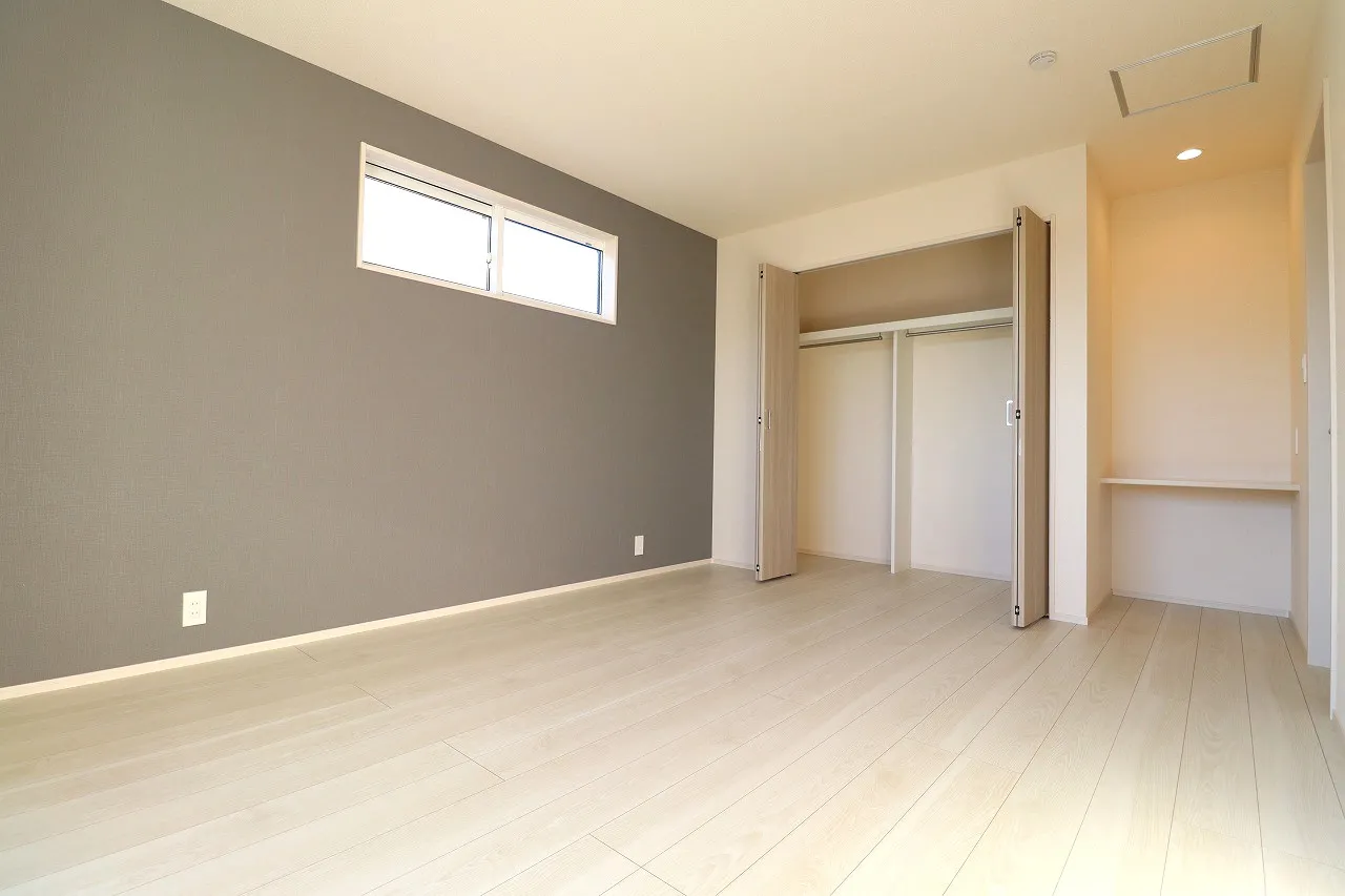 【7号棟2階洋室/8帖】