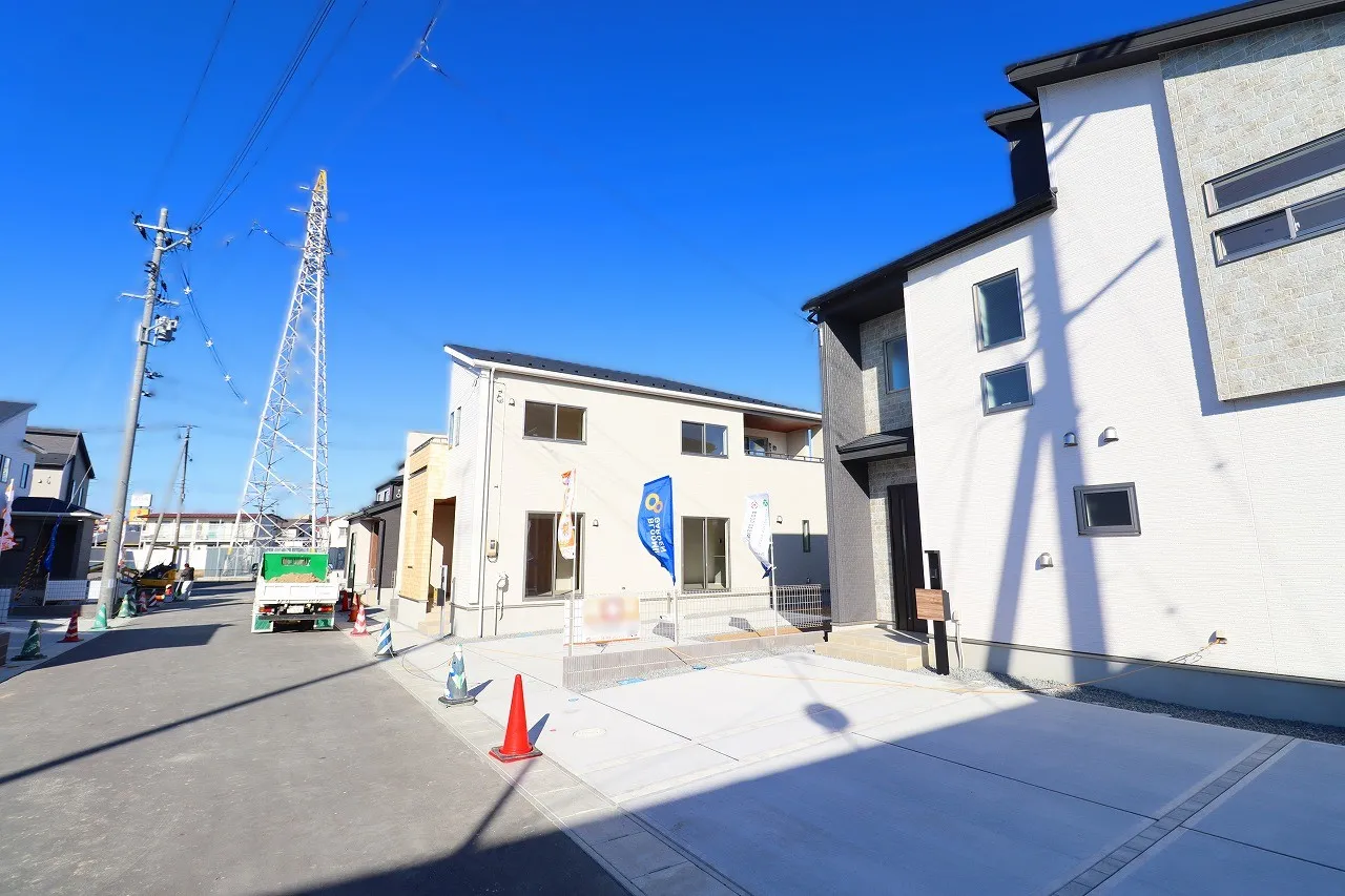 【東側棟外観写真】