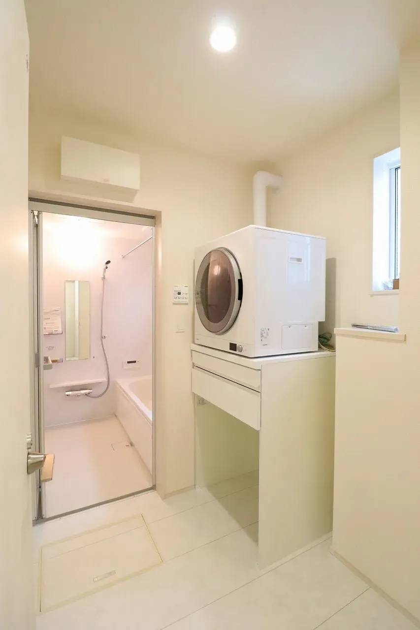 【8号棟ドレッシングルーム】