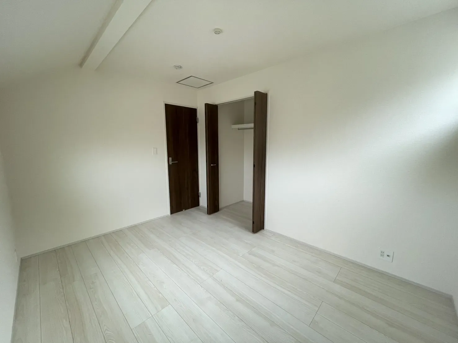 3号棟洋室6帖(2025年11月撮影)