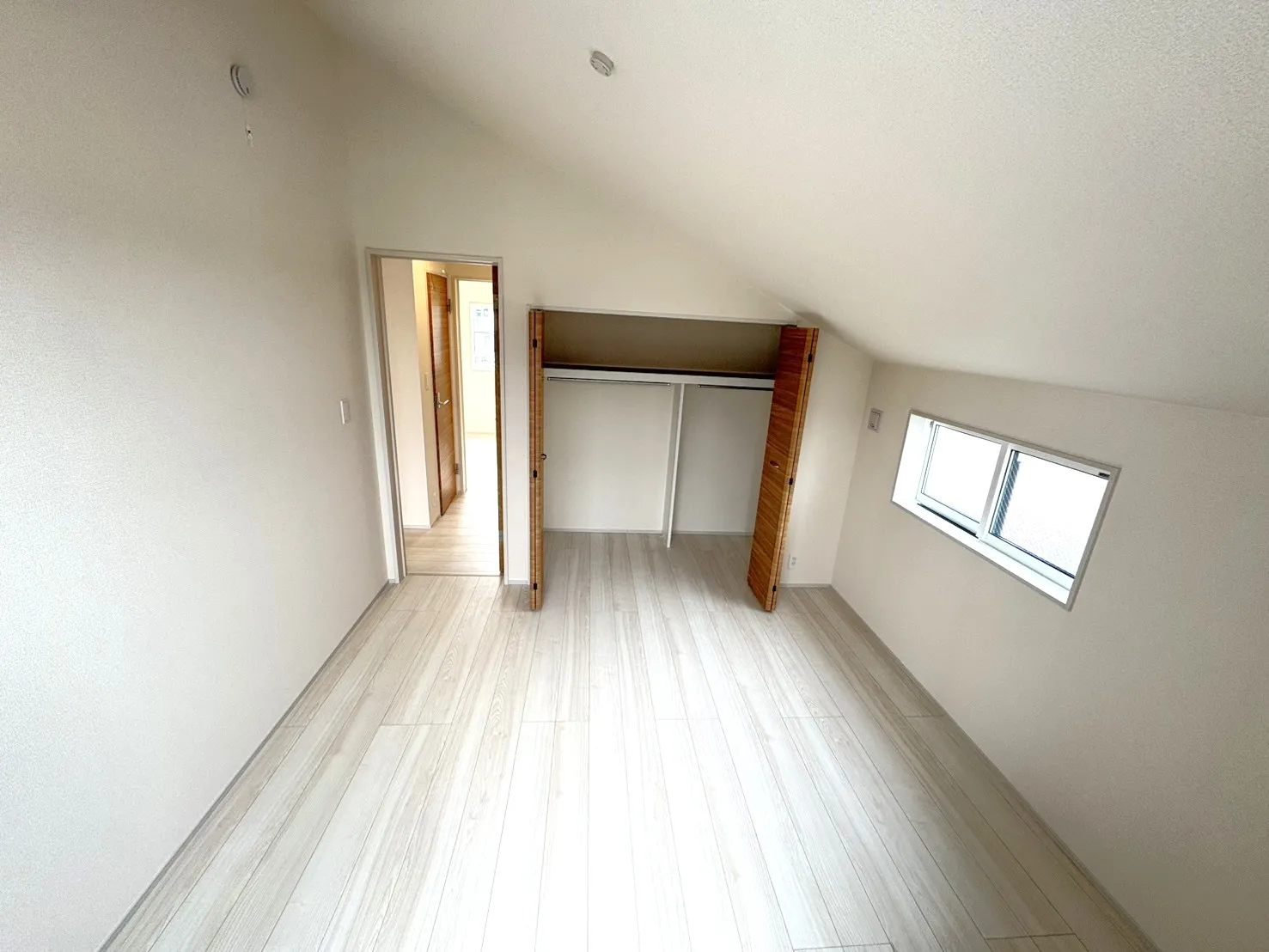 7号棟洋室6.12帖(2026年4月撮影)