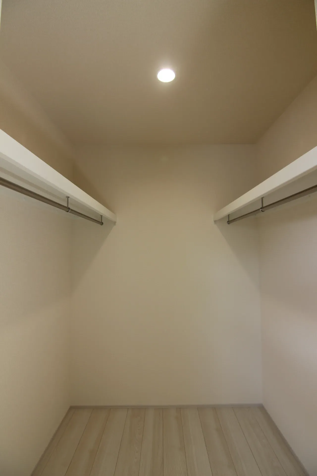 7号棟洋室7.2帖WIC(2026年1月撮影)