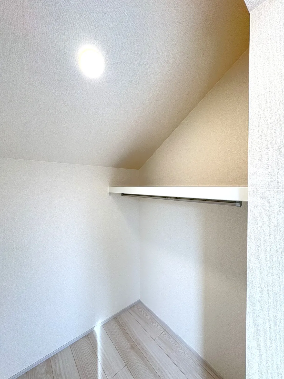 7号棟洋室6.0帖WIC(2026年4月撮影)