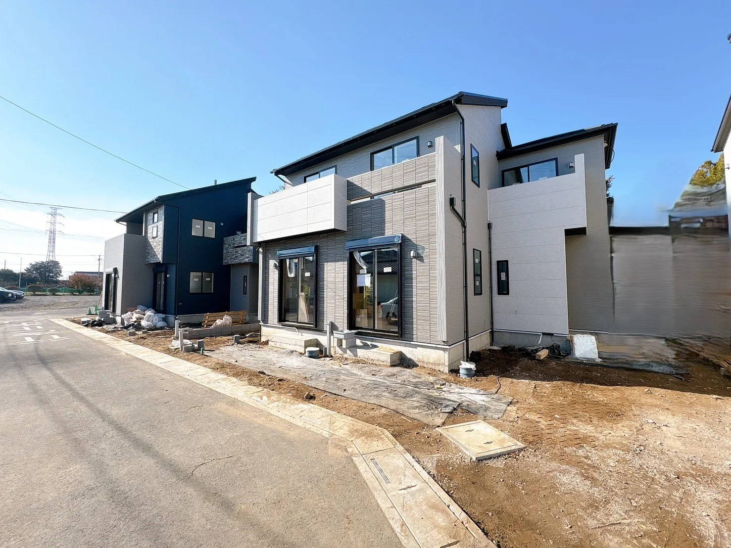 【販売現地】太陽光パネル標準装備♪