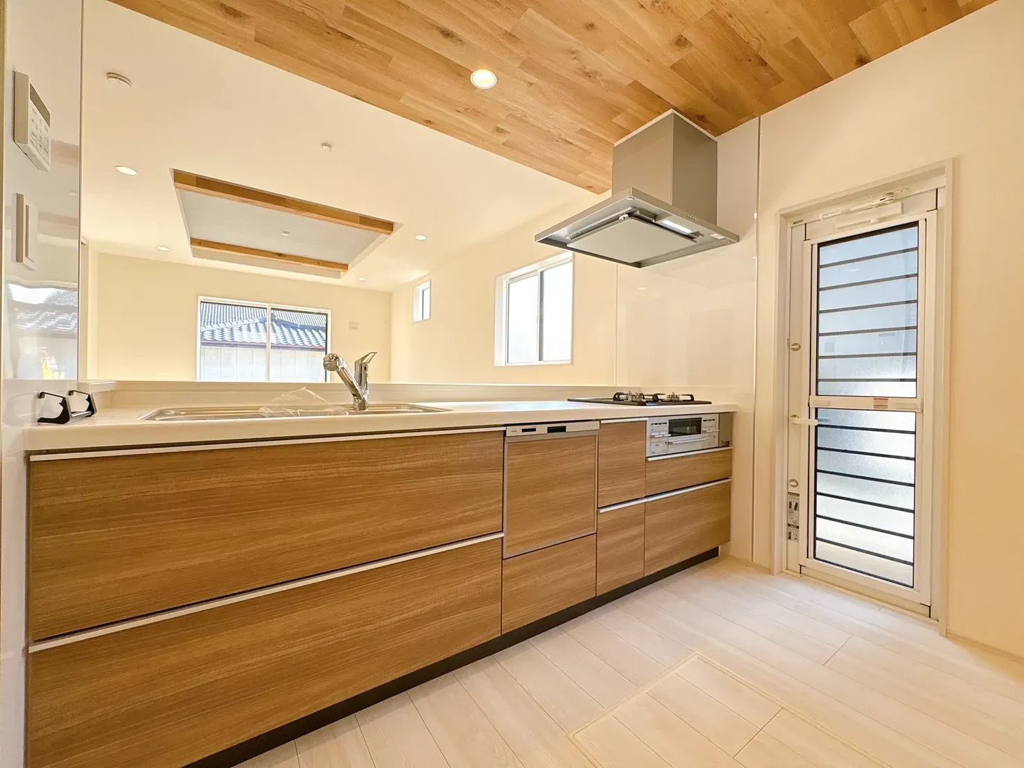 【キッチン】食洗器乾燥機、浄水器蛇口の設備充実の広々としたシステムキッチンです♪