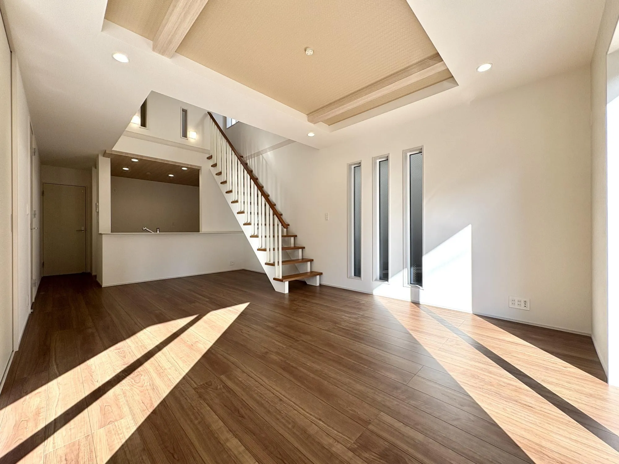 【11号棟/LDK(18.0帖)】