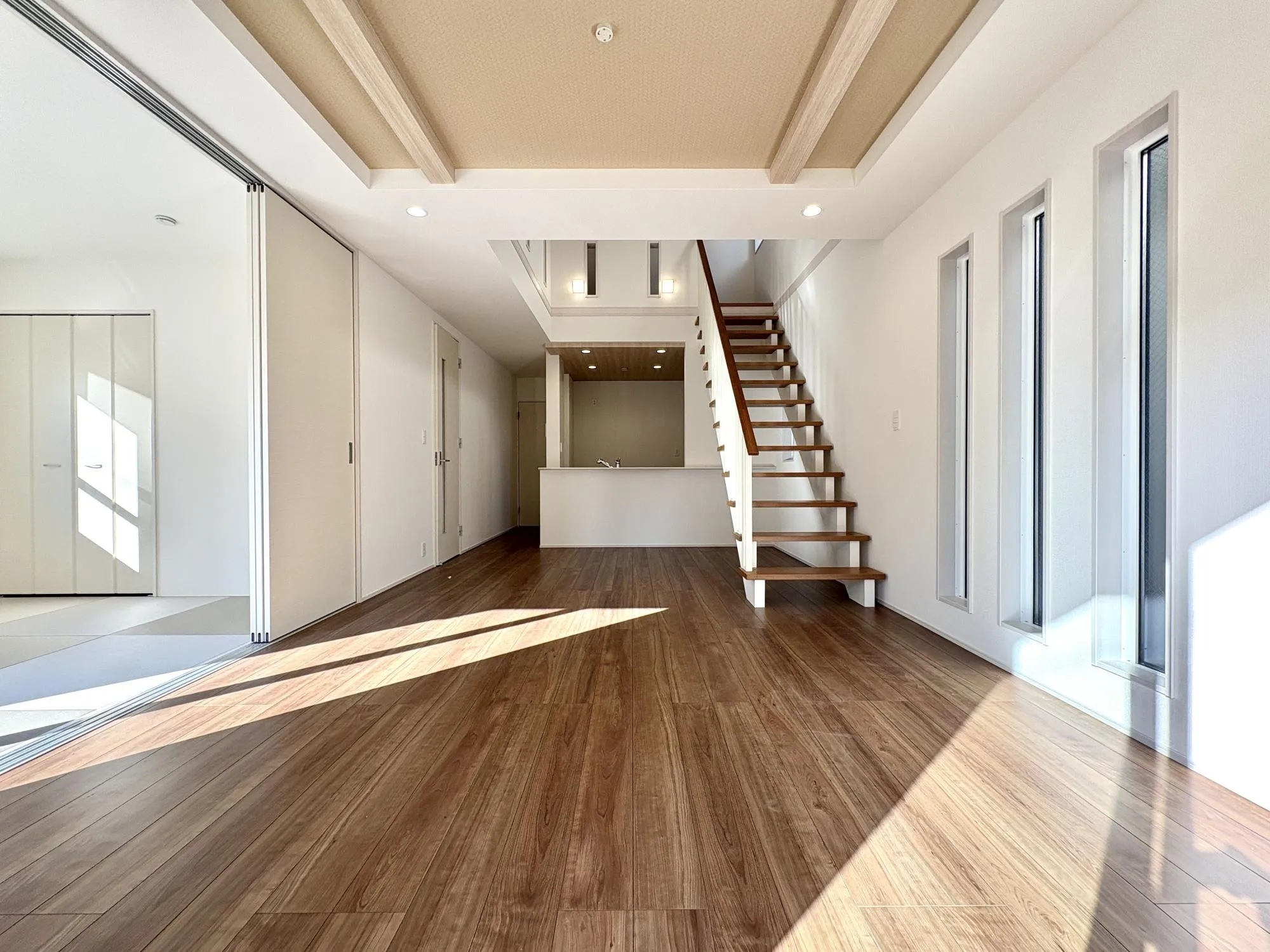 【11号棟/LDK(18.0帖)】