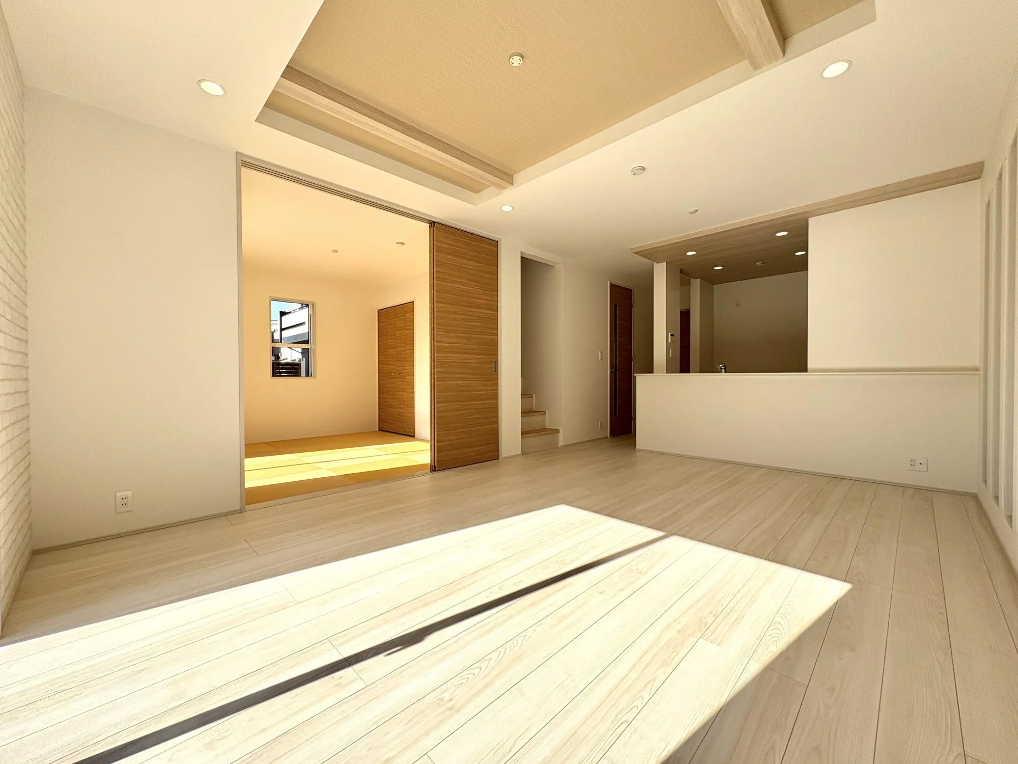 【12号棟/LDK(16.0帖)】