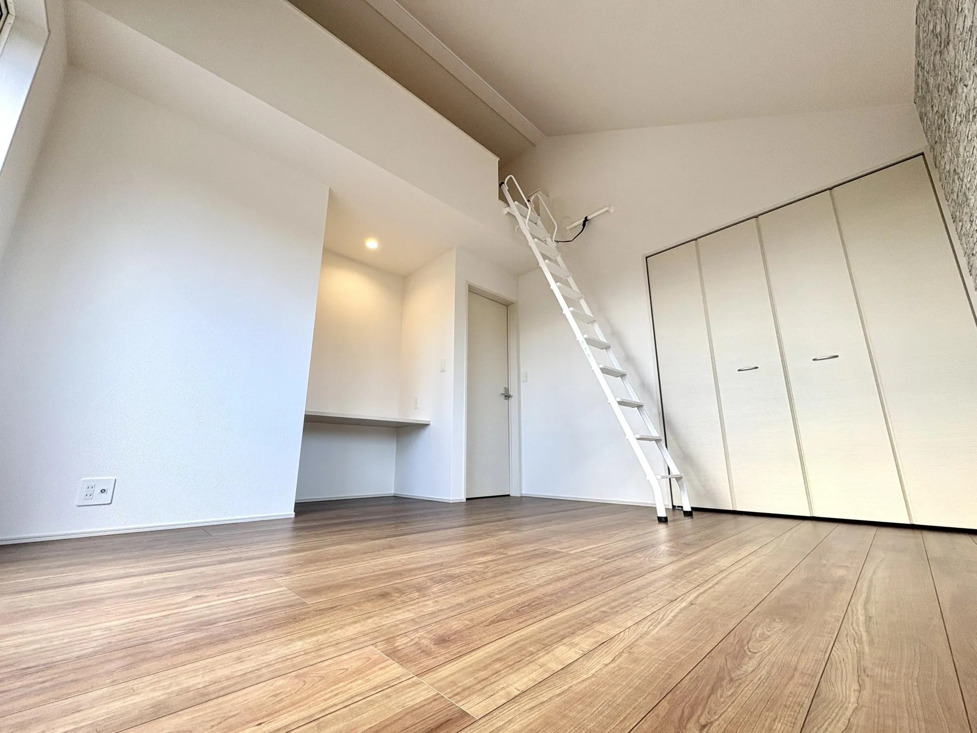 【18号棟/洋室(7.75帖)】