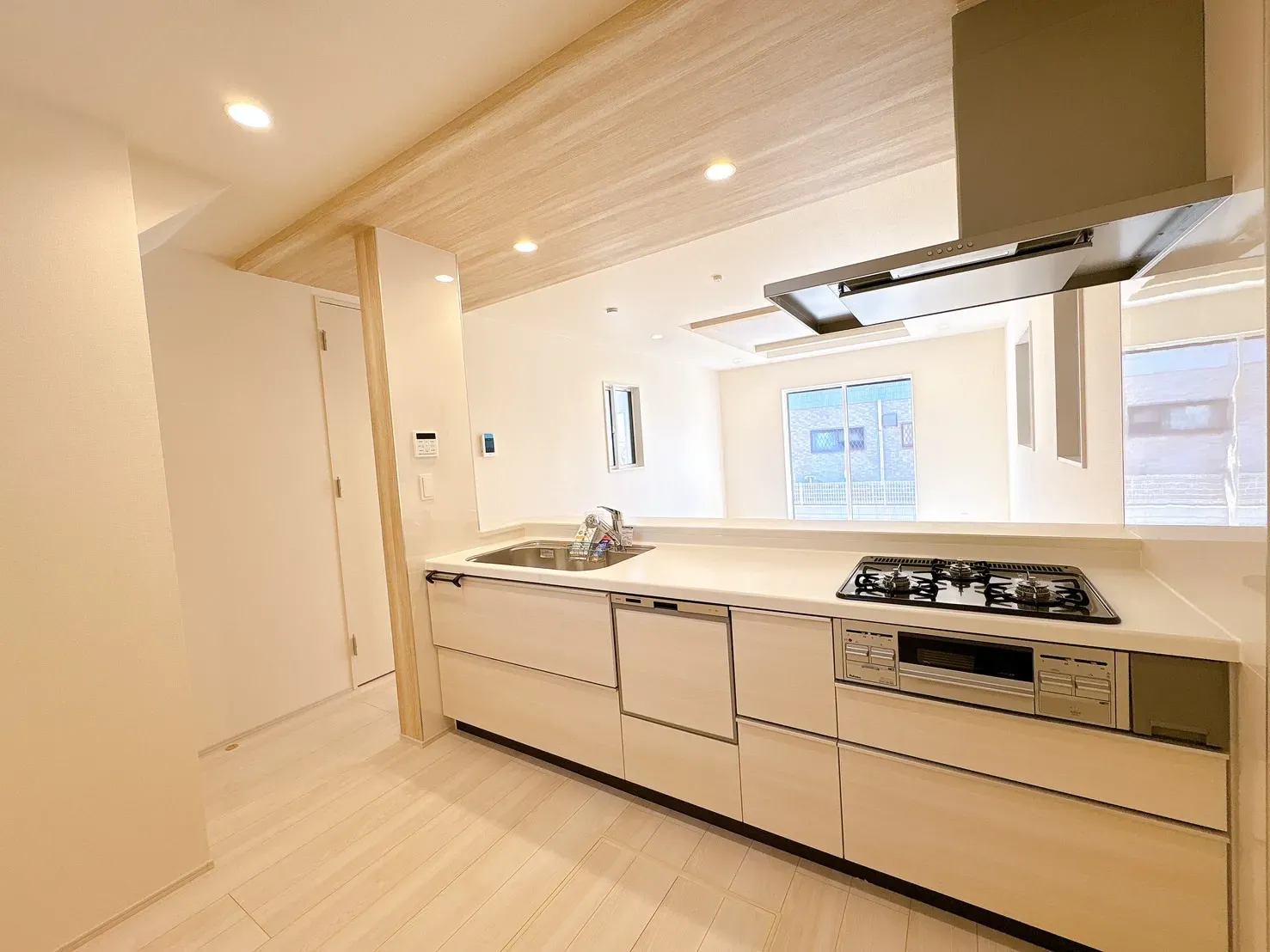 【キッチン】食洗器乾燥機、浄水器蛇口の設備充実の広々としたシステムキッチンです♪