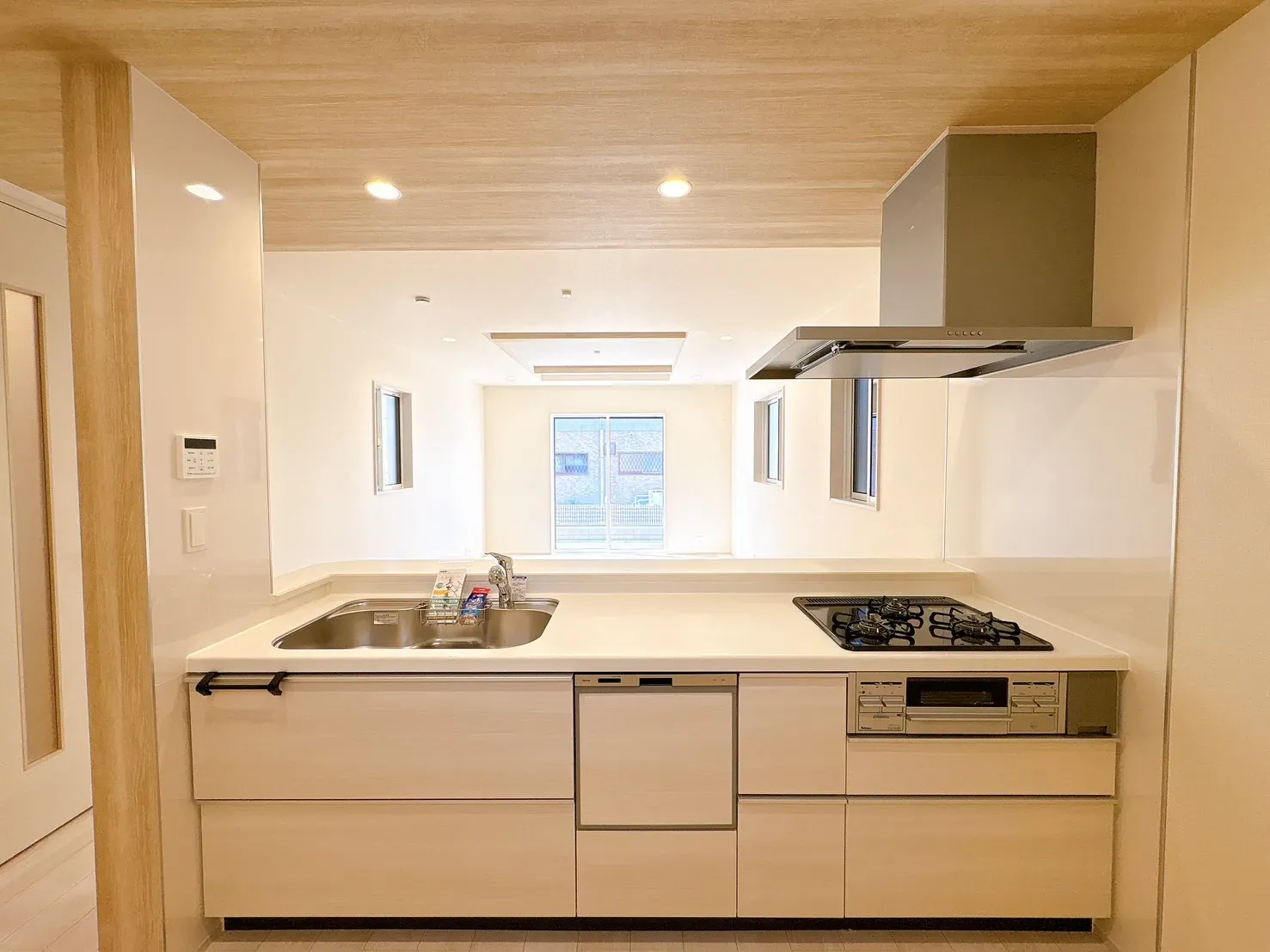 【キッチン】リビング全体が見渡せる対面キッチン♪