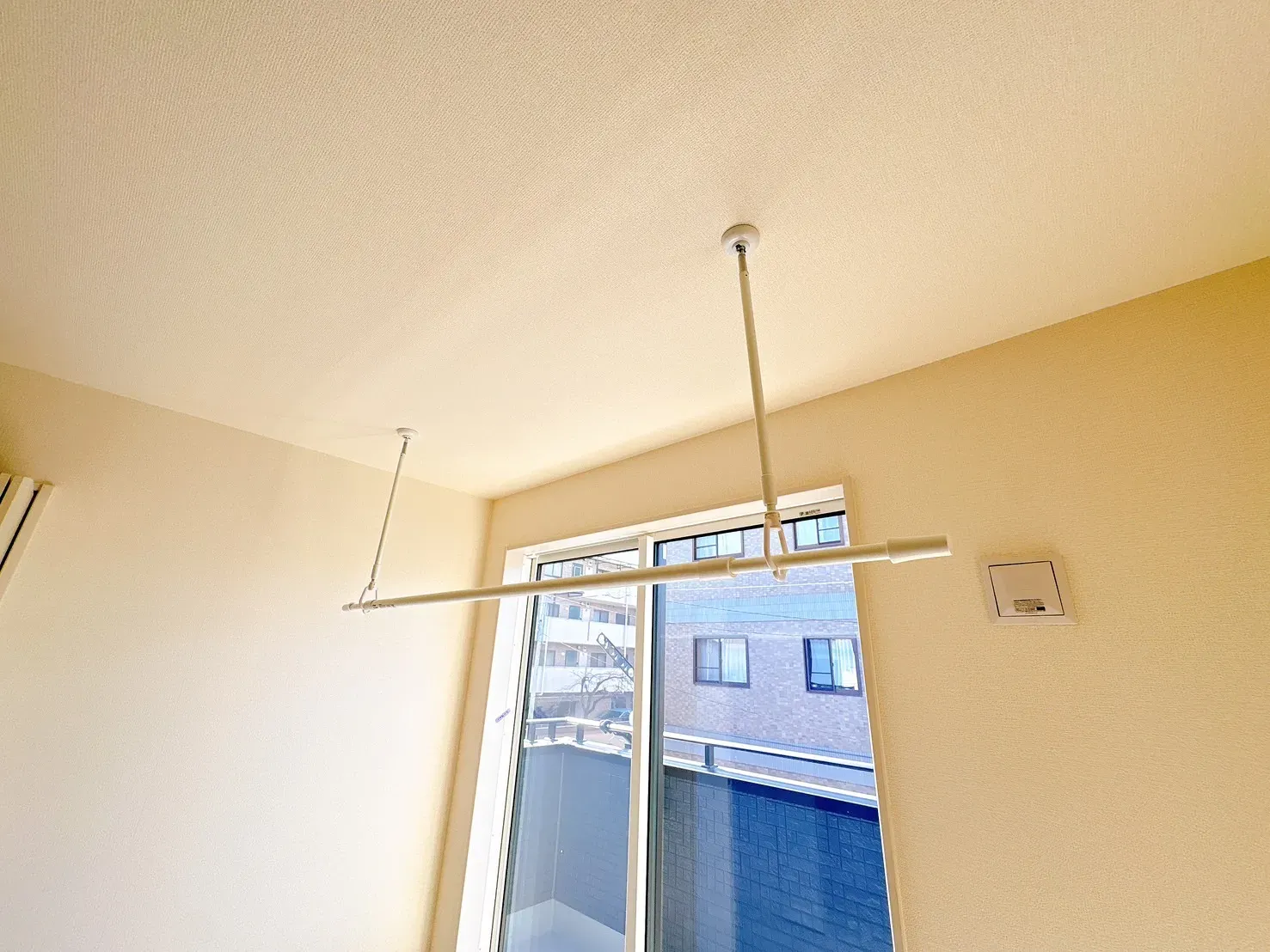 【室内物干】雨の日も安心♪お好みの高さに調節可能です♪