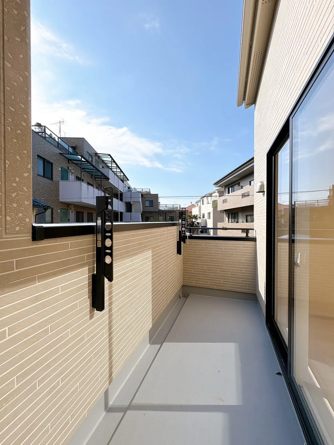 【バルコニー】便利で広々としたバルコニー日当たり良好です♪