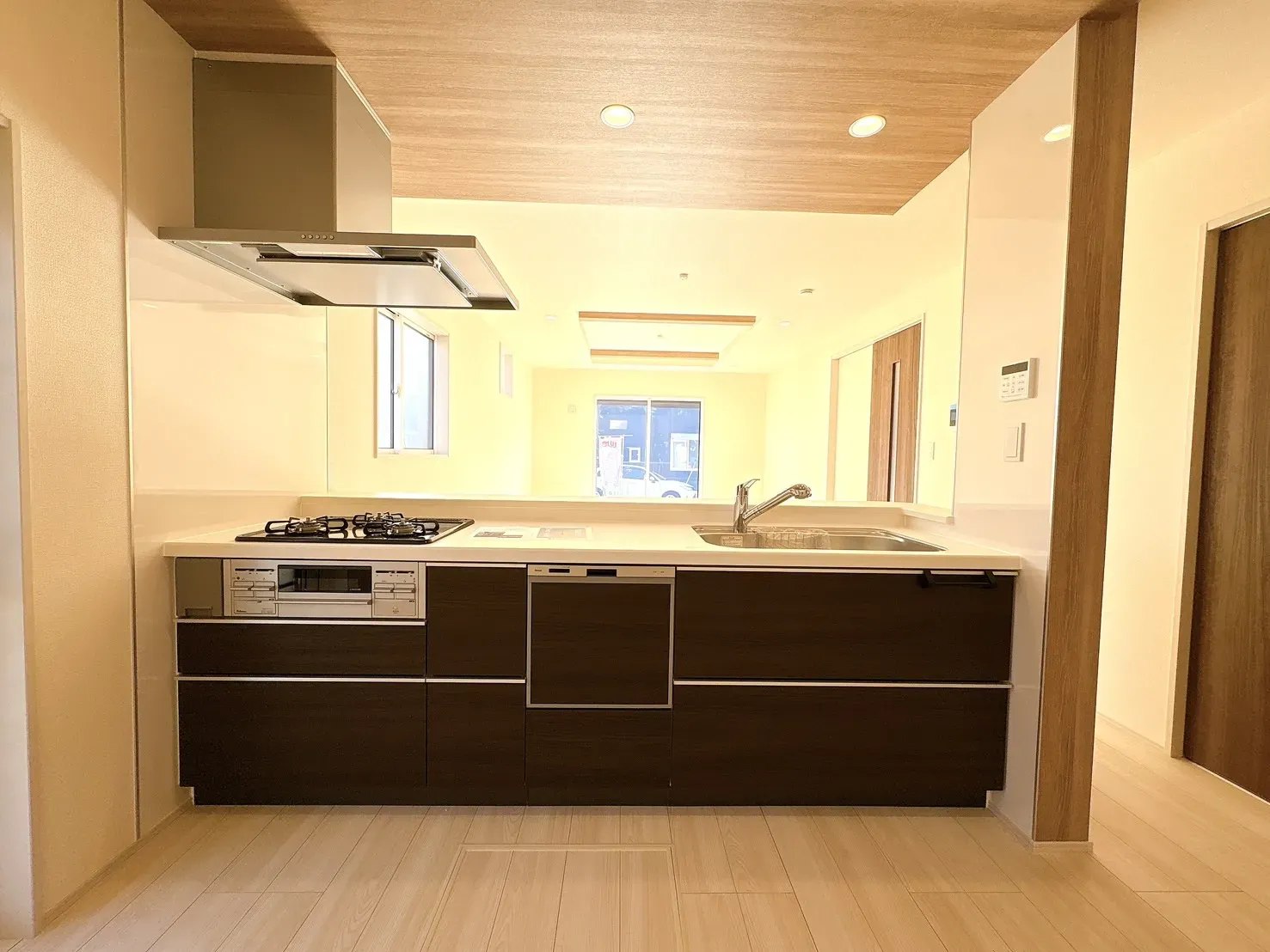 【キッチン】リビング全体が見渡せる対面キッチン♪