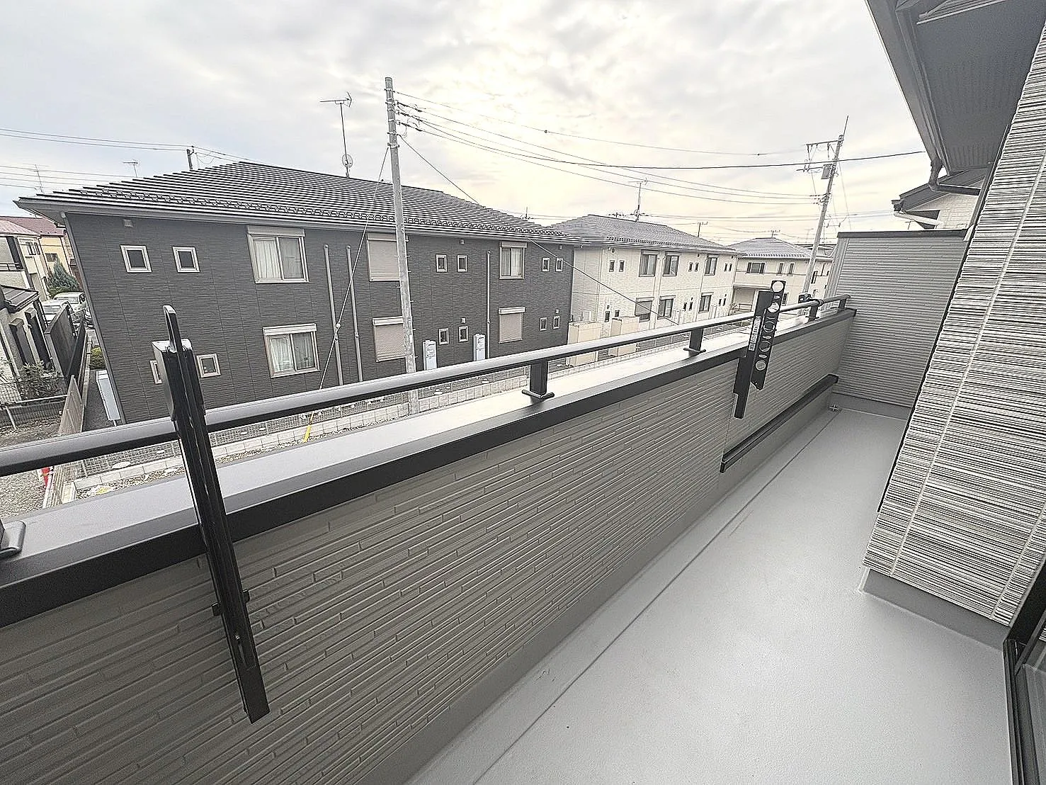【バルコニー】便利で広々としたバルコニー日当たり良好です♪