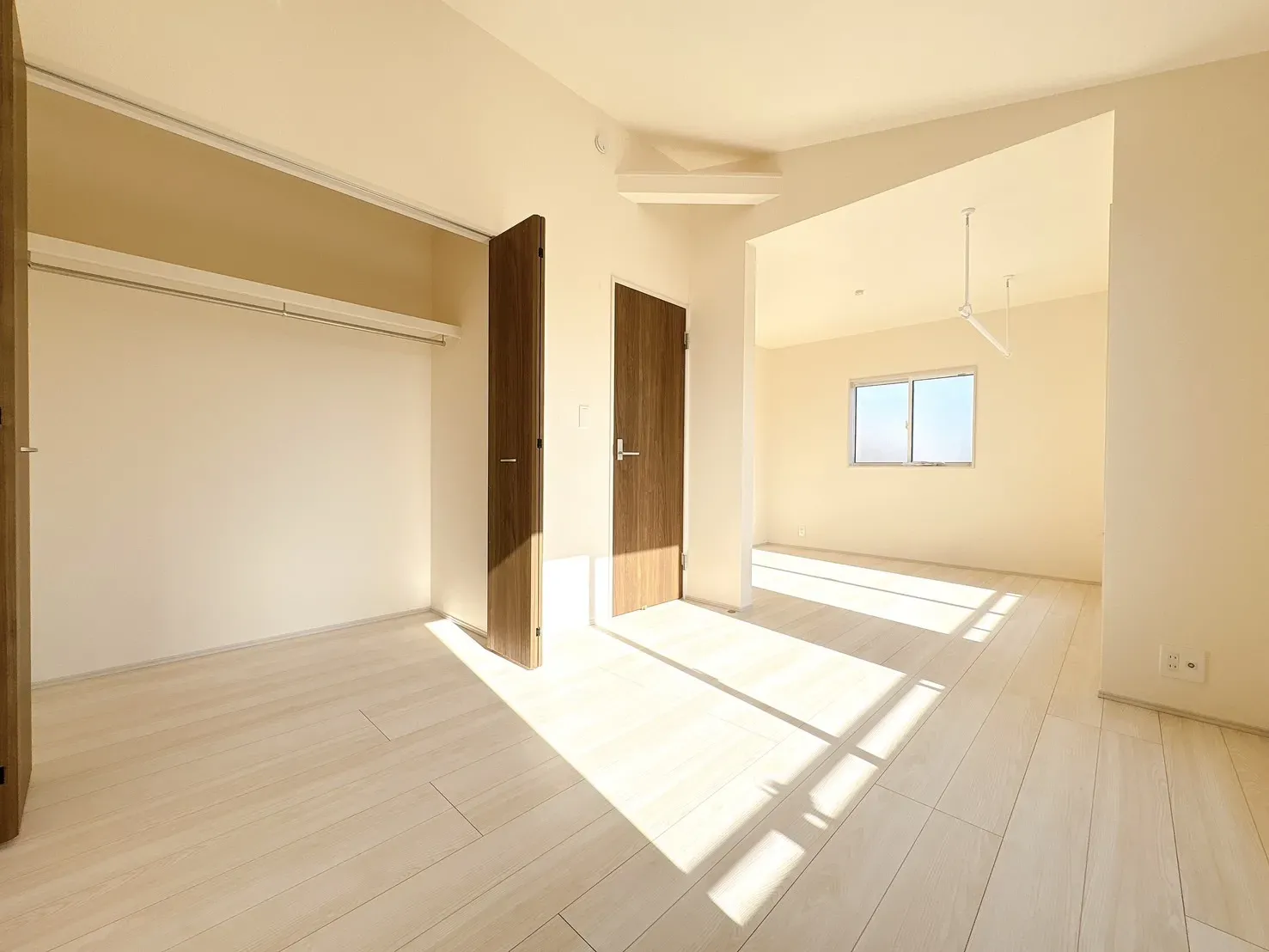 【主寝室】2つの部屋にアレンジできるフレキシブルルーム