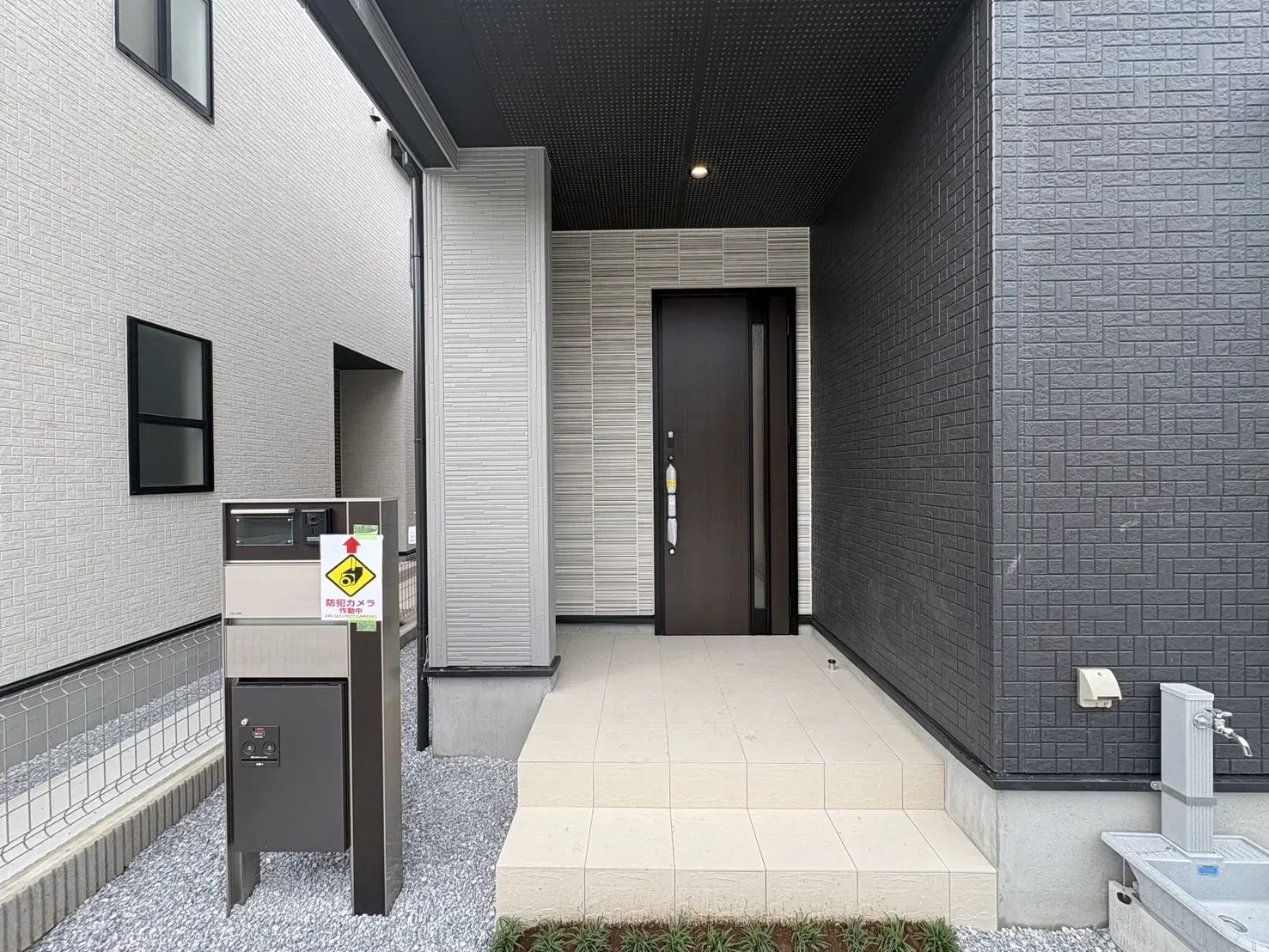 【玄関設備】らくらく施解錠のスマートキーです♪