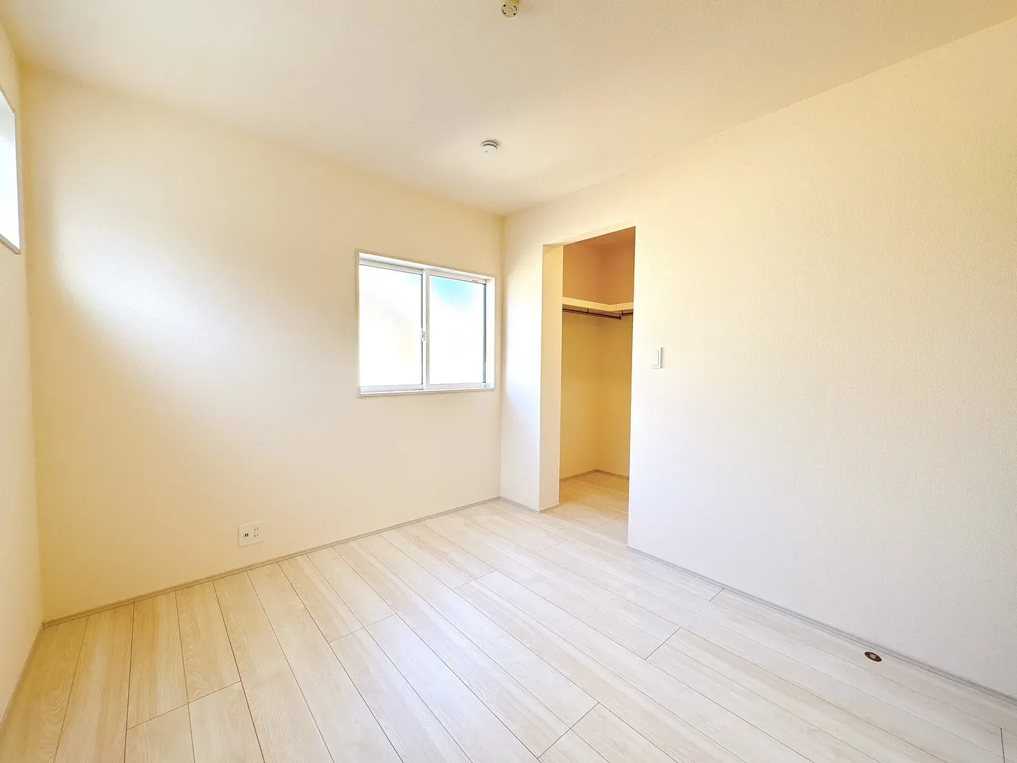 【洋室】使い勝手の良いサイズのお部屋です!様々な用途でご利用できます♪