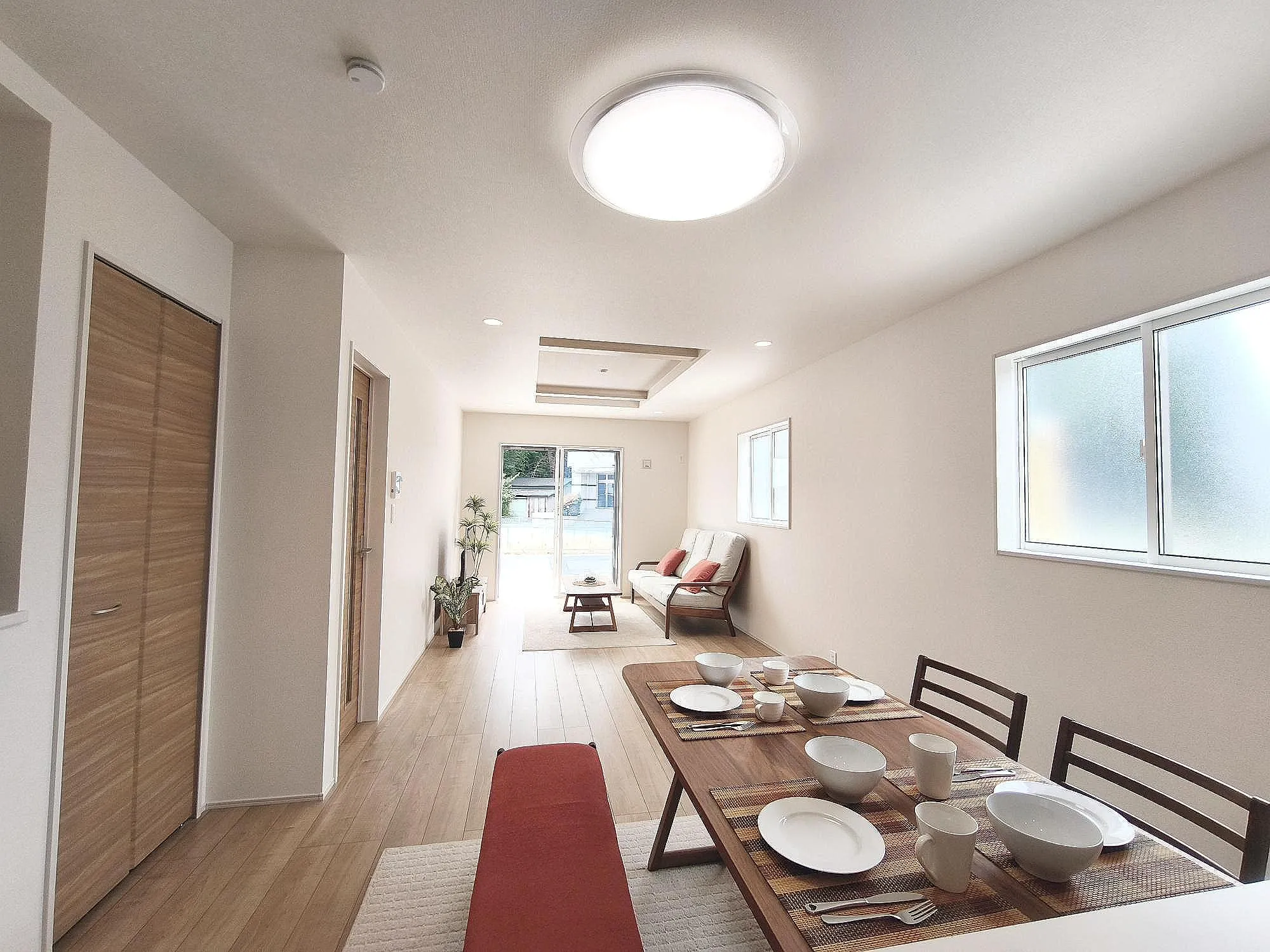 家具設置しました。リビングのリアルな広さを体験できます!この機会に是非!内覧ください♪※家具付き販売ではございません。