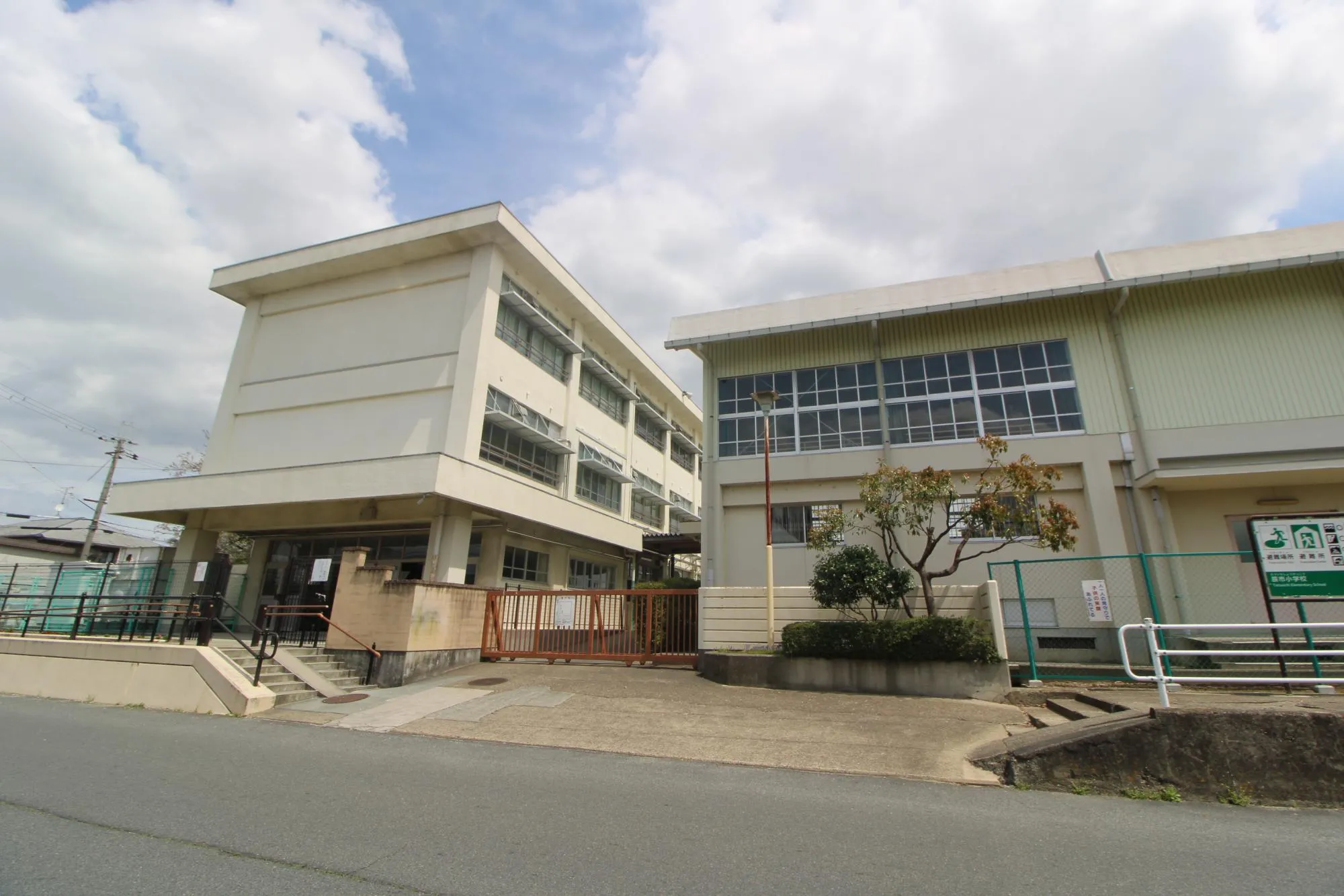 市立辰市小学校