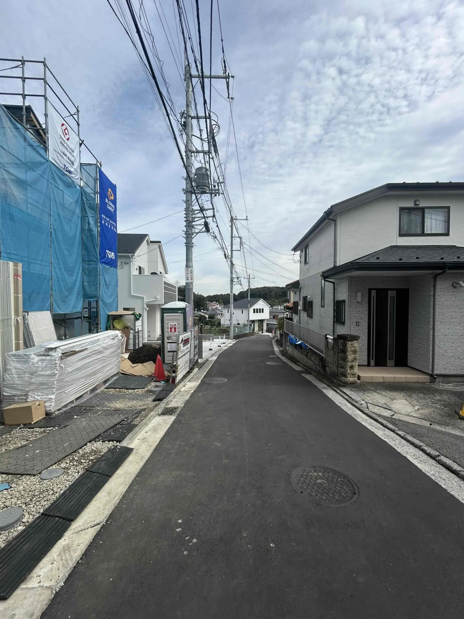 前面道路
前面は公道により権利関係の心配はございません。