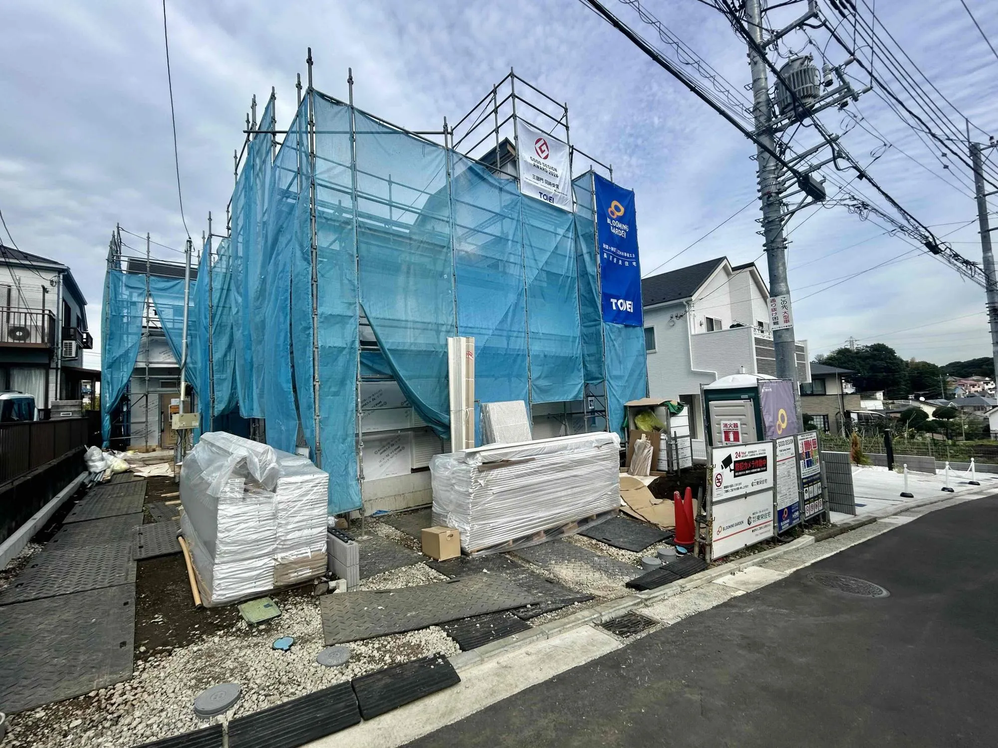 販売現地(R7.11.2)
LDKには寒い冬に活躍する床暖房機能標準装備となっております。