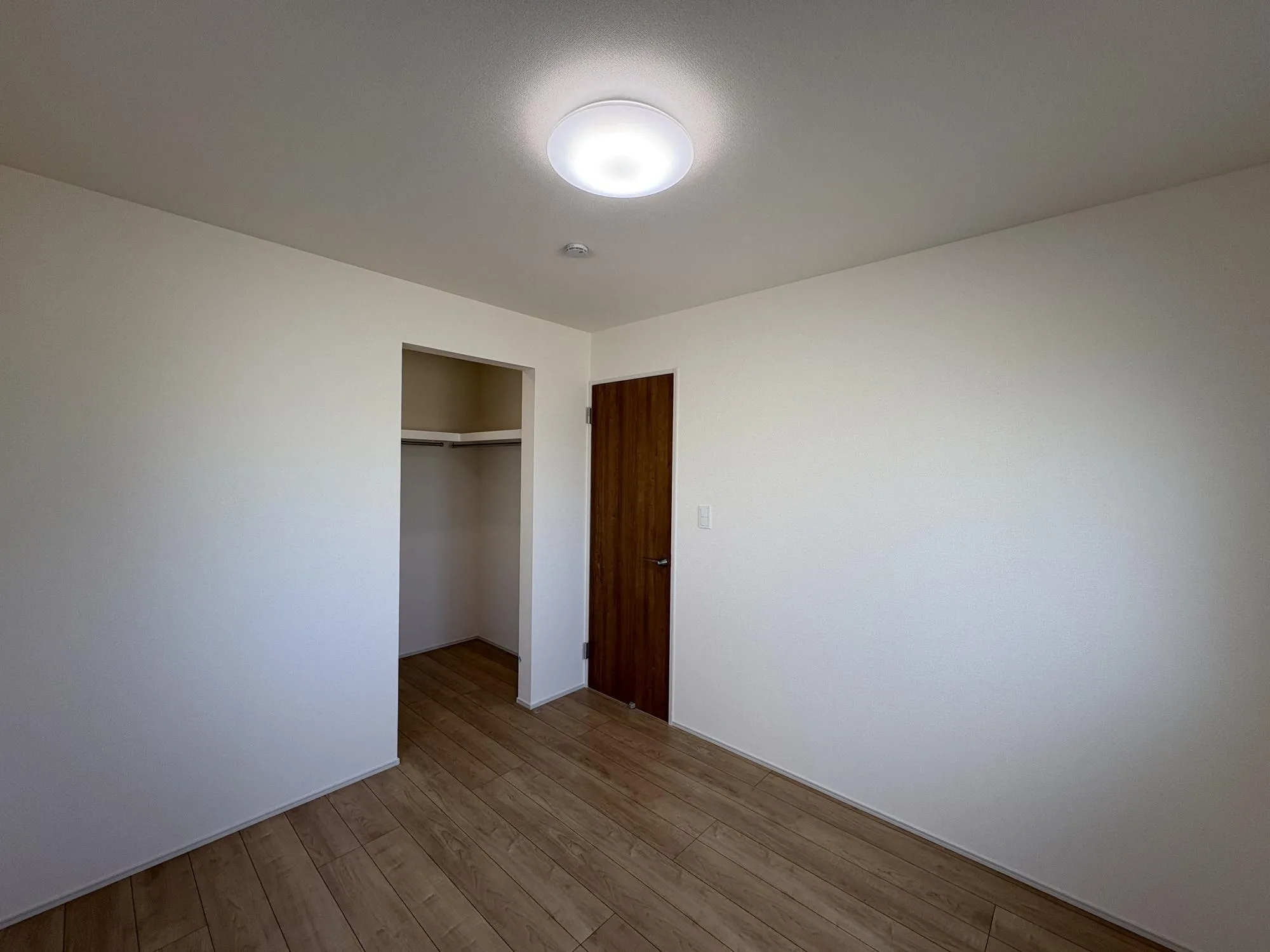 収納付き全居室なのでとても便利な仕様です♪お洋服がたくさんのご家族も安心です☆