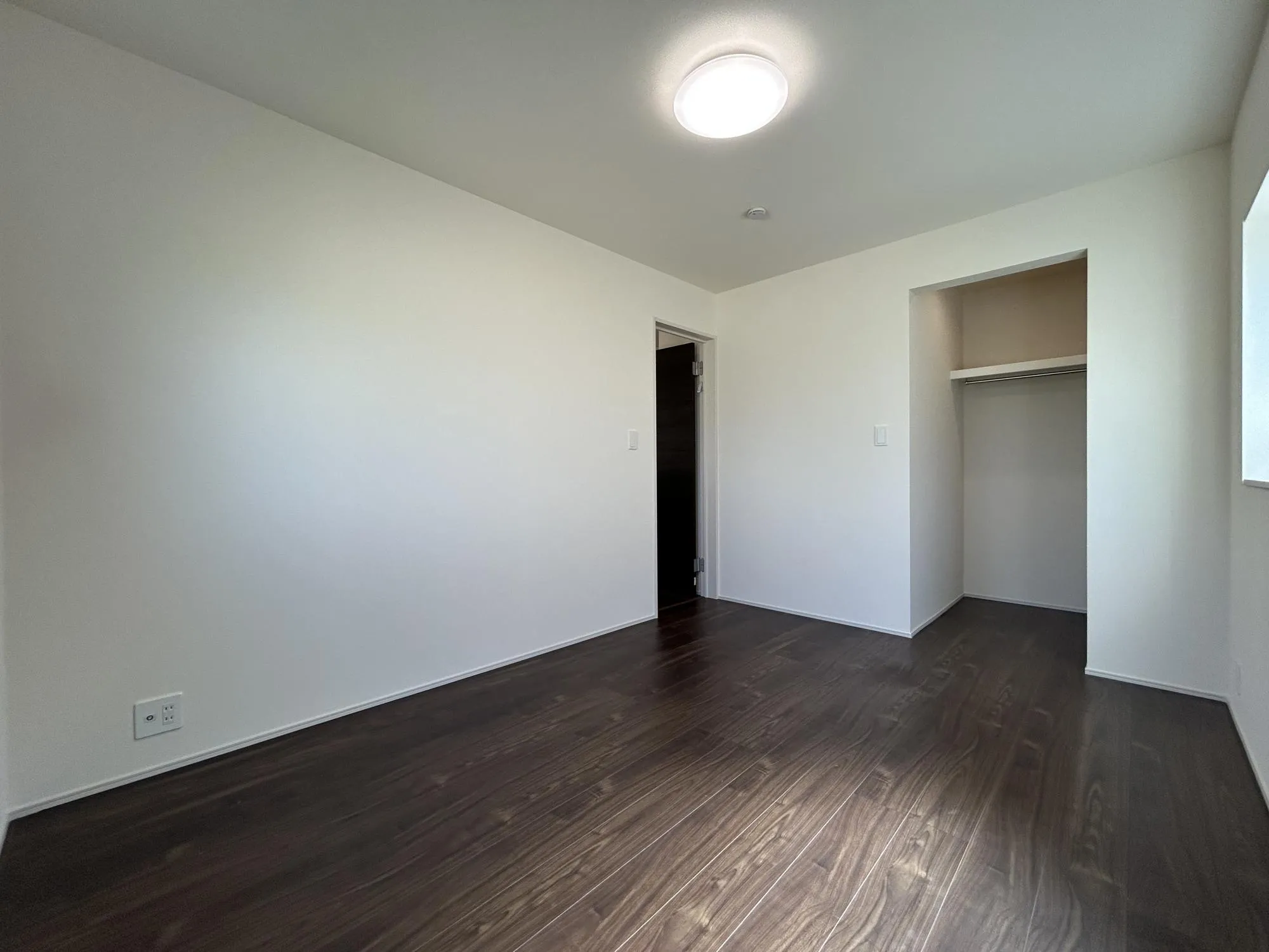 収納付き全居室なのでとても便利な仕様です♪お洋服がたくさんのご家族も安心です☆