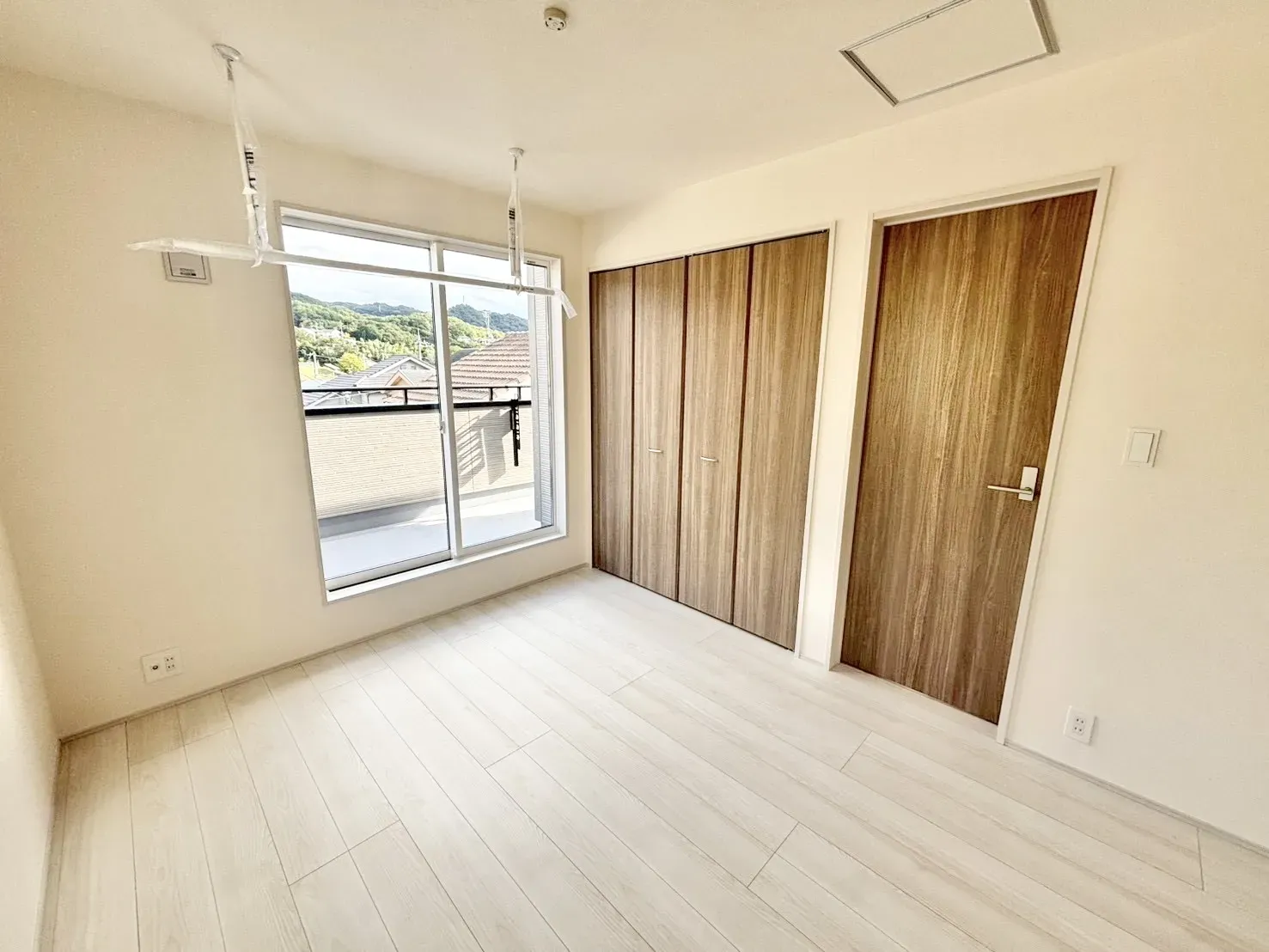 【室内物干(洋室5.46帖+5.25帖) | 4号棟】