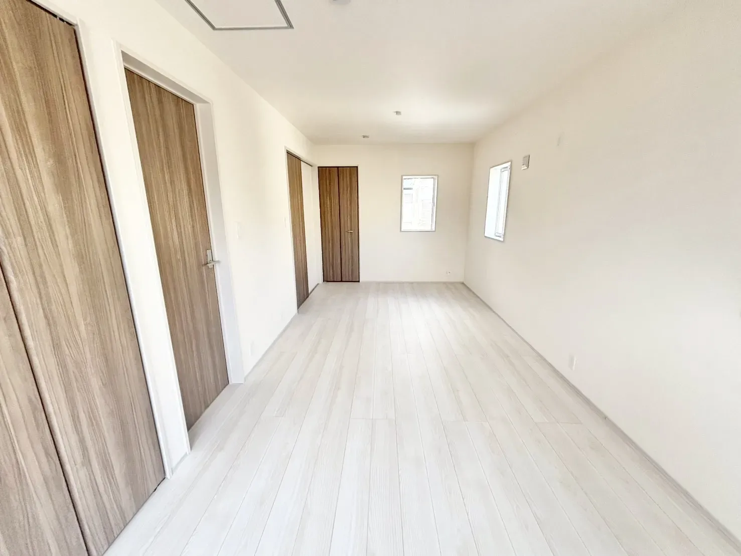 【洋室5.46帖+5.25帖 | 4号棟】