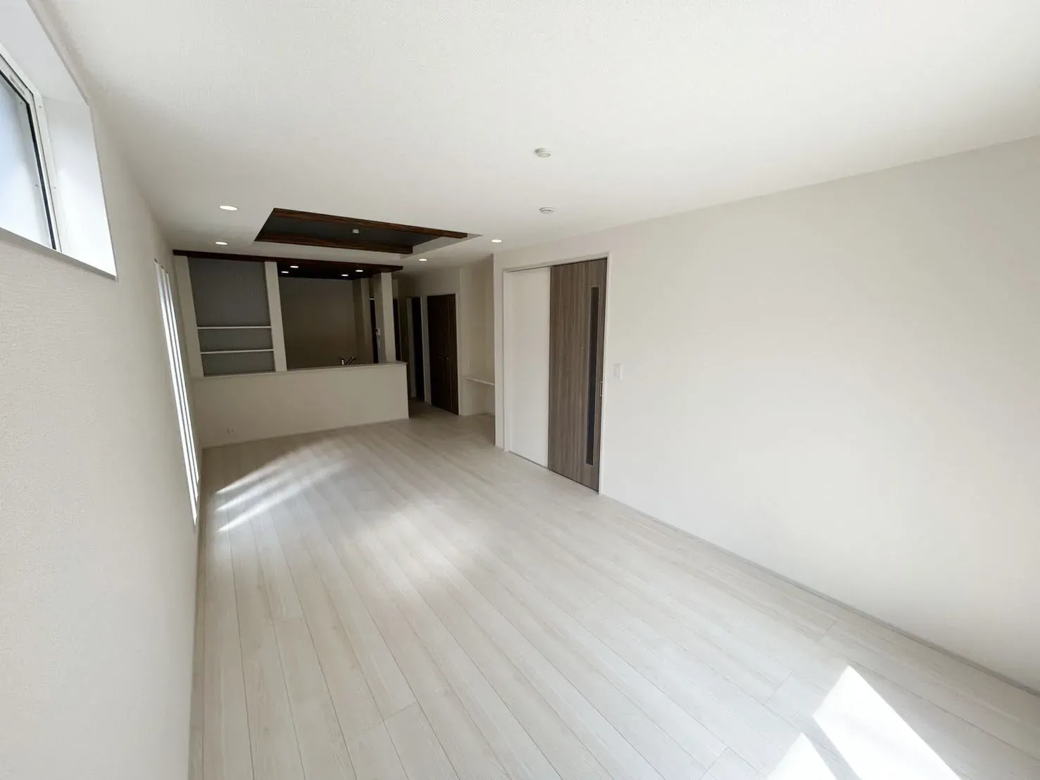 【LDK19.25帖】南向きリビングで明るくデザイン性に優れたリビングダイニング!