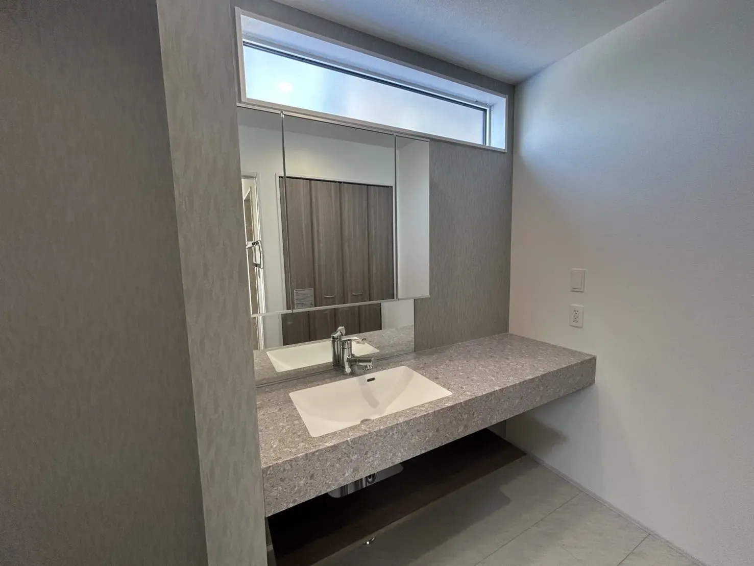 【洗面台】広々としたワイドタイプの洗面台!