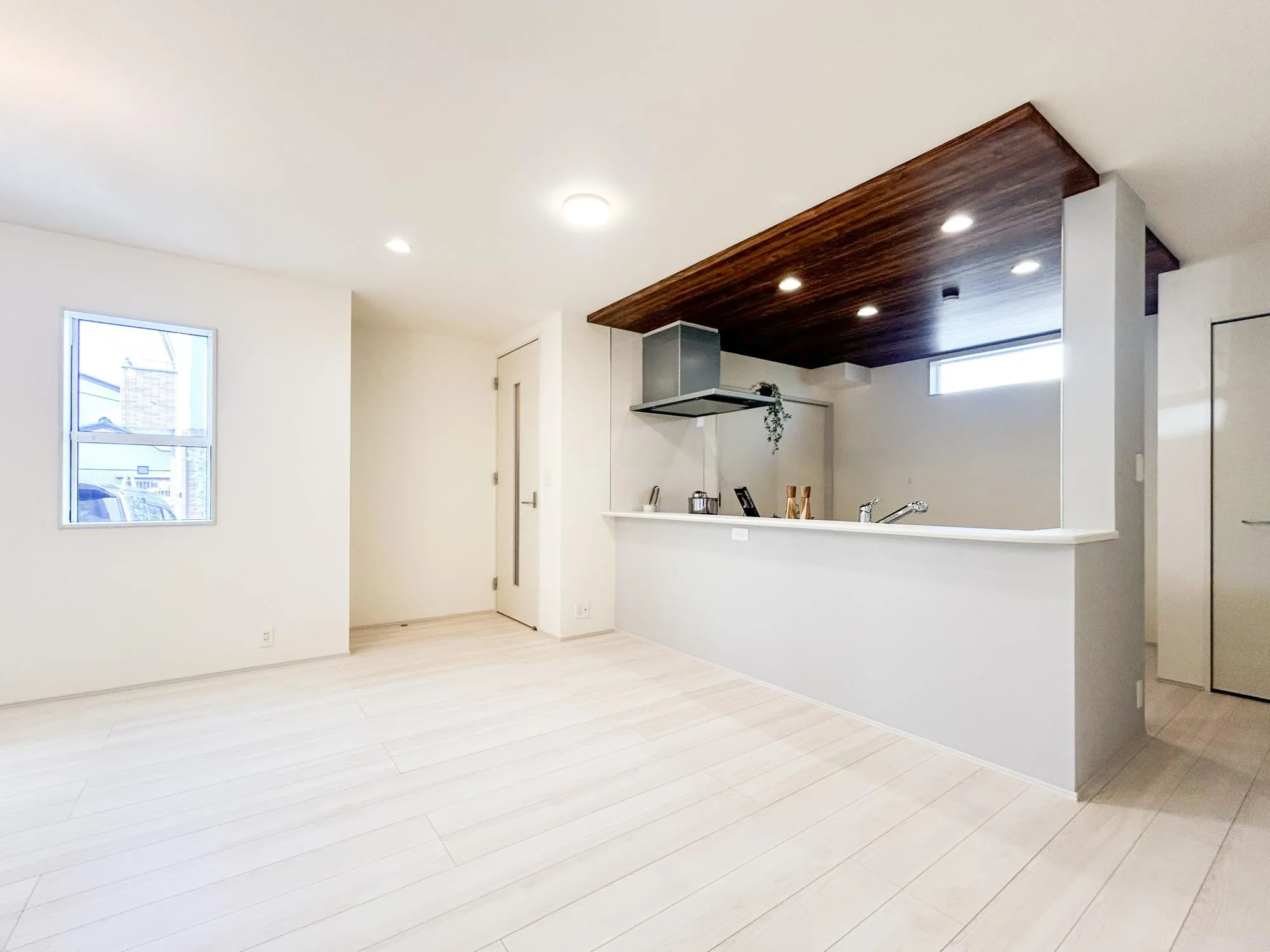 【リビングダイニング】