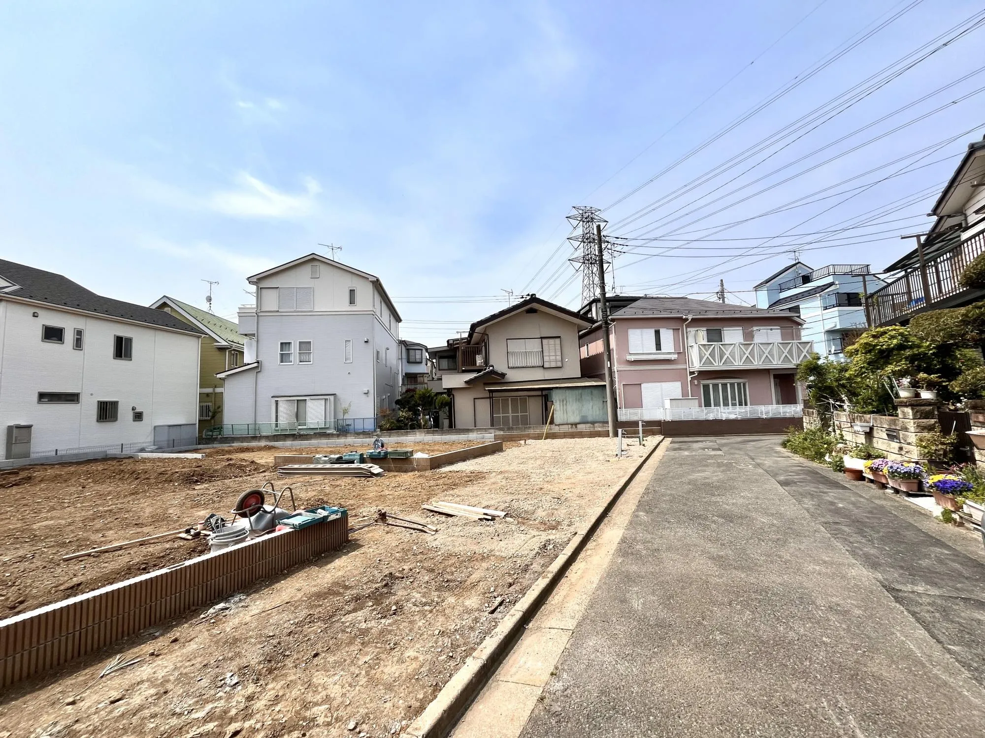 現地前面道路(2025.5月撮影)