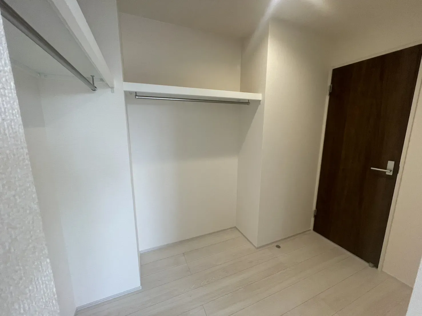 3号棟洋室7帖WIC(2025年11月撮影)