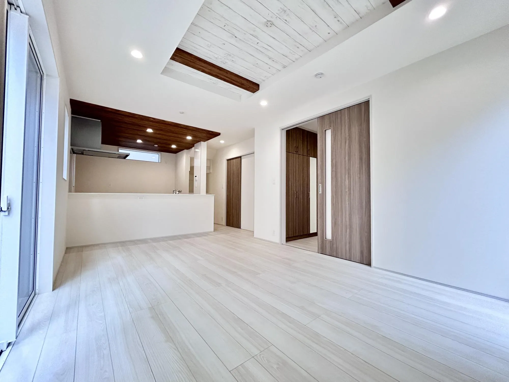 【2号棟リビング①】16帖