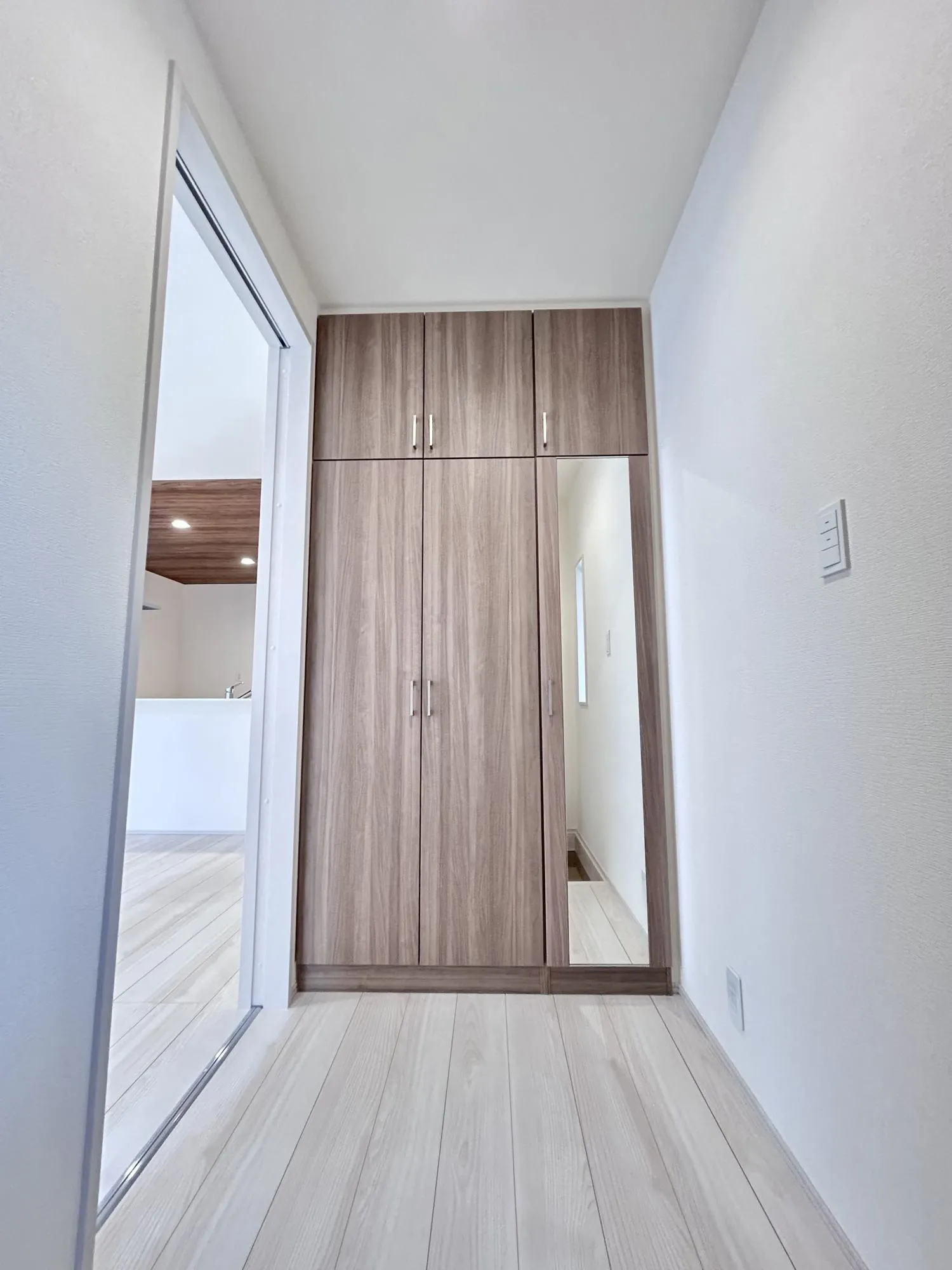 【2号棟玄関収納】