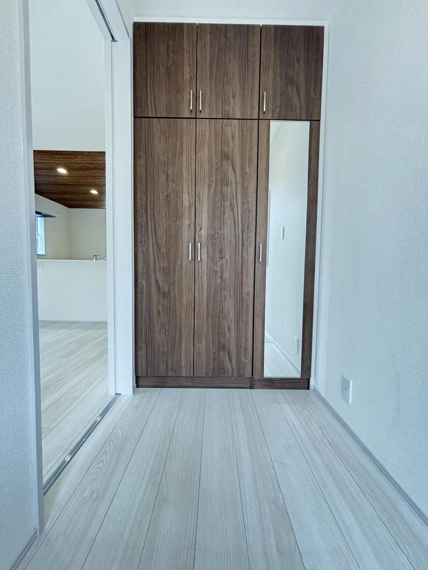 【4号棟玄関収納】