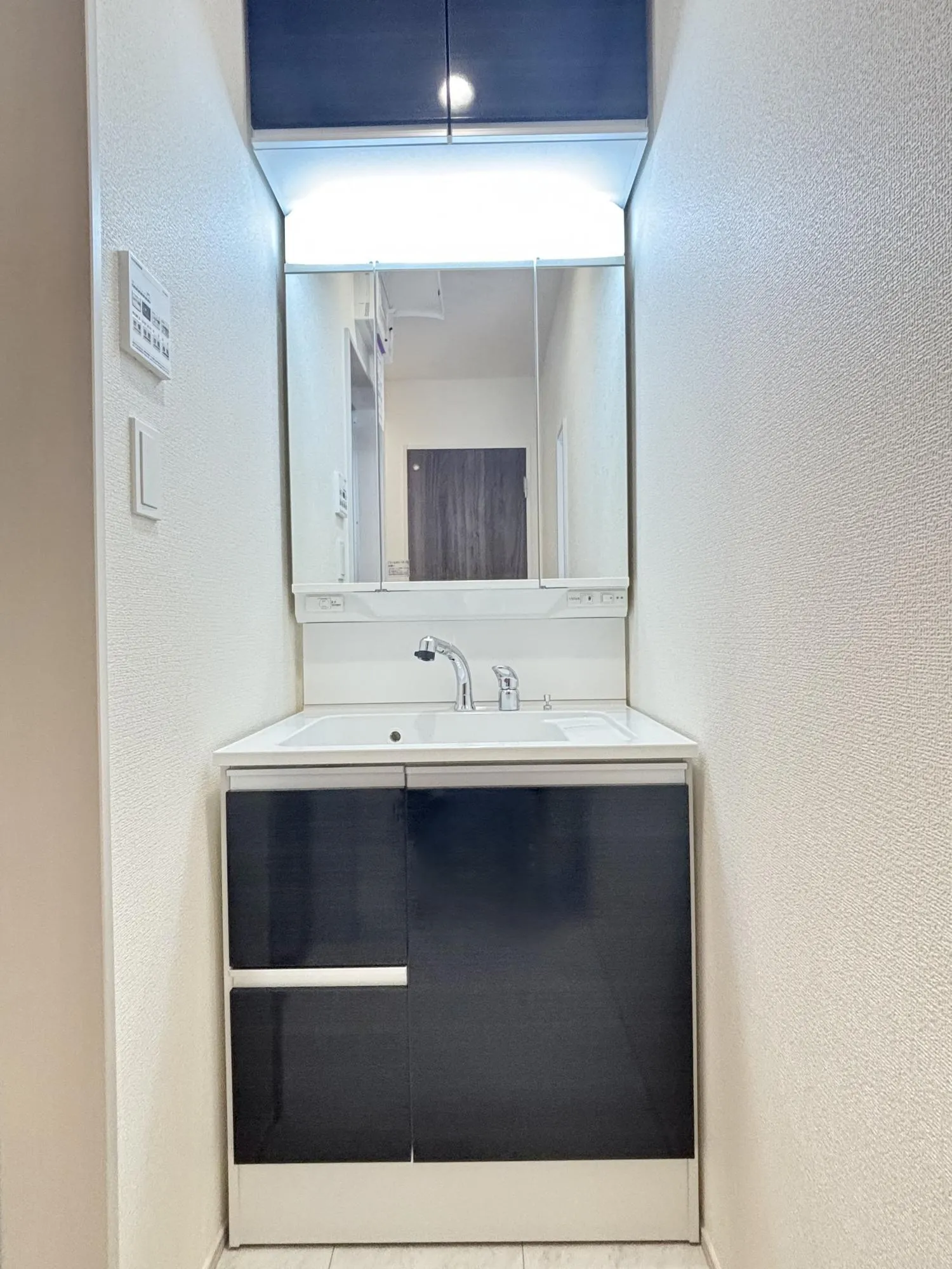 【4号棟洗面化粧台】