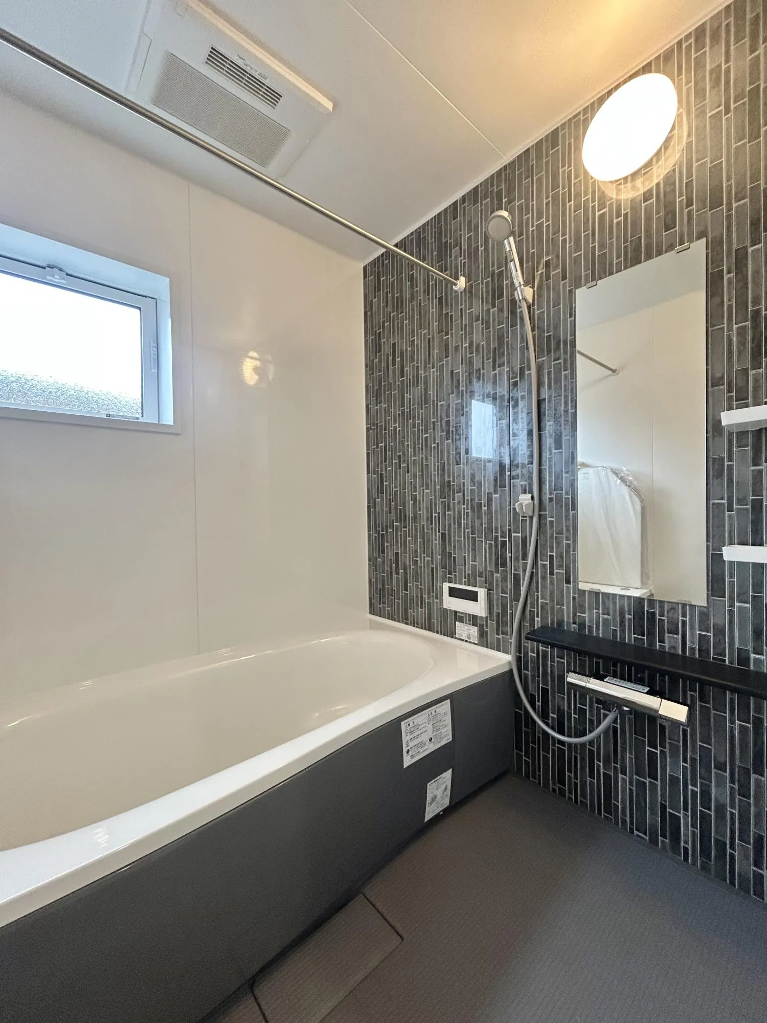 2号棟 浴室乾燥機付きで雨の日の洗濯物も安心♪