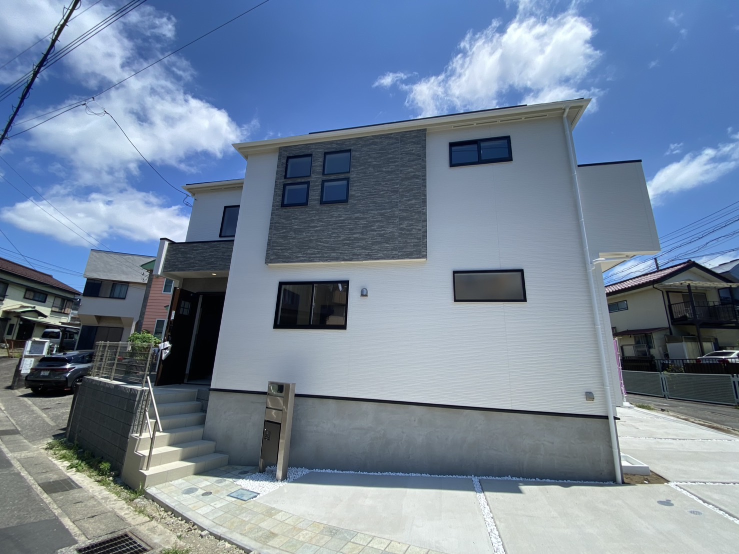 横須賀市林の「ブルーミングガーデン 横須賀市林2丁目2棟