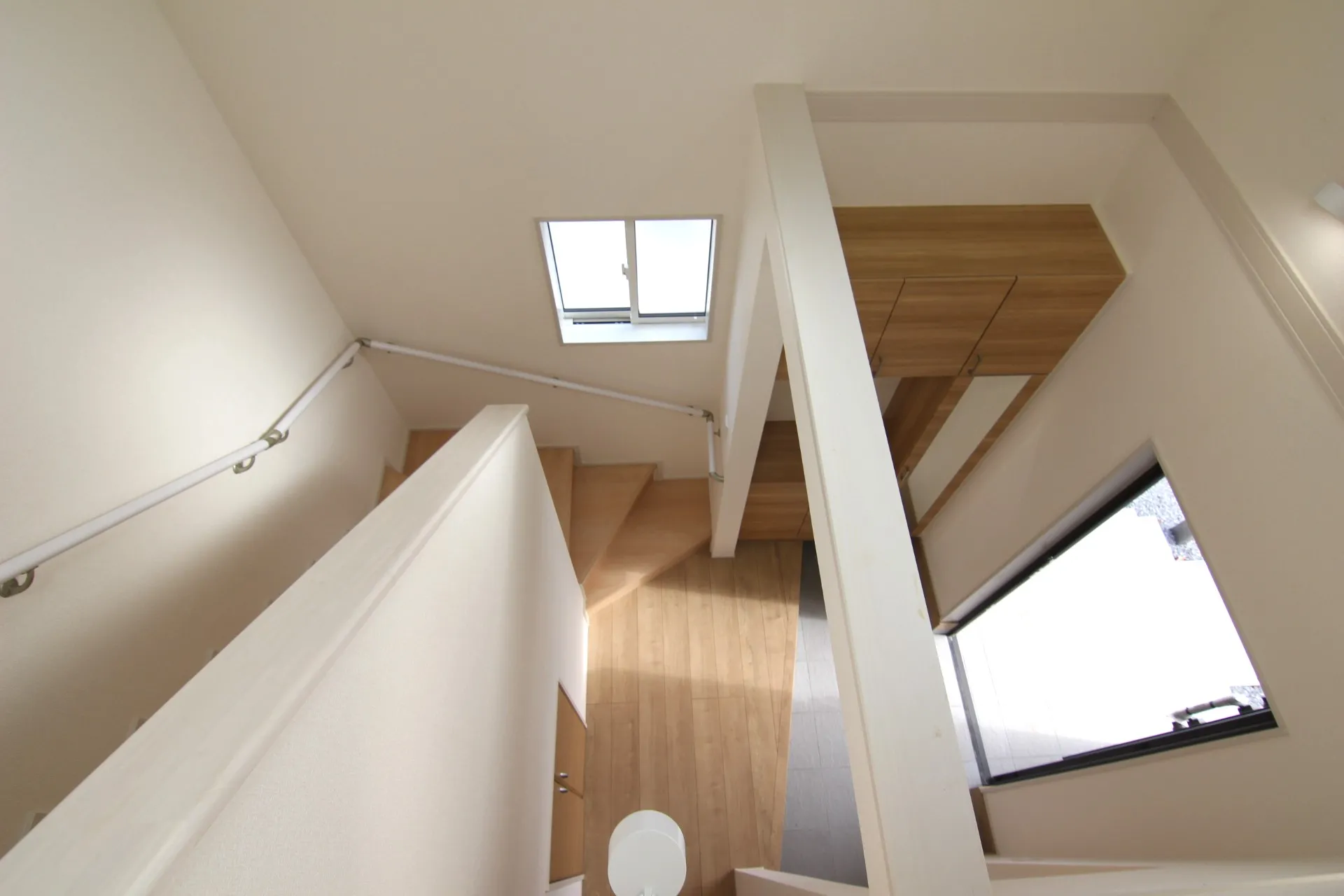 ③吹き抜け玄関