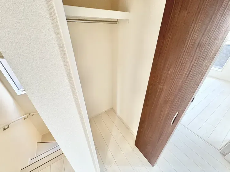 ☆2号棟　2階廊下収納☆